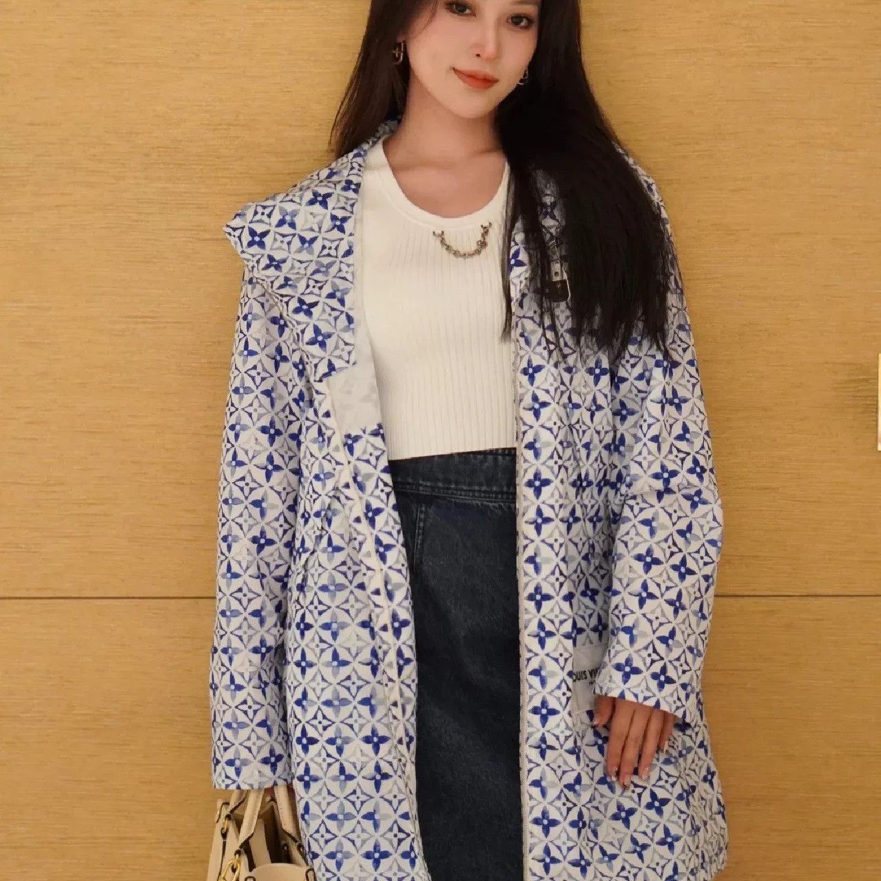 Louis Vuitton Louis Vuitton Logo Print Mid-Length Hooded Jacket Size S / US 4 / IT 40 - 6 Thumbnail