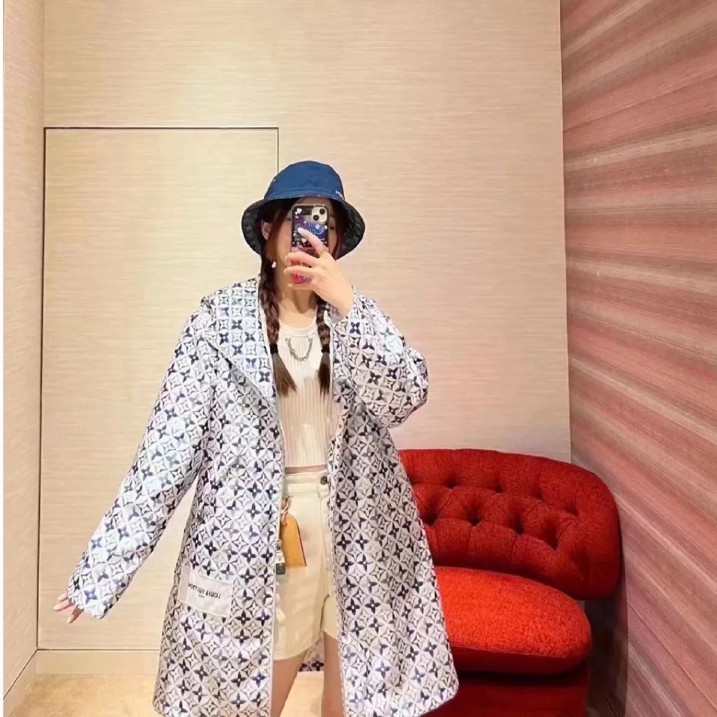 Louis Vuitton Louis Vuitton Logo Print Mid-Length Hooded Jacket Size S / US 4 / IT 40 - 7 Thumbnail