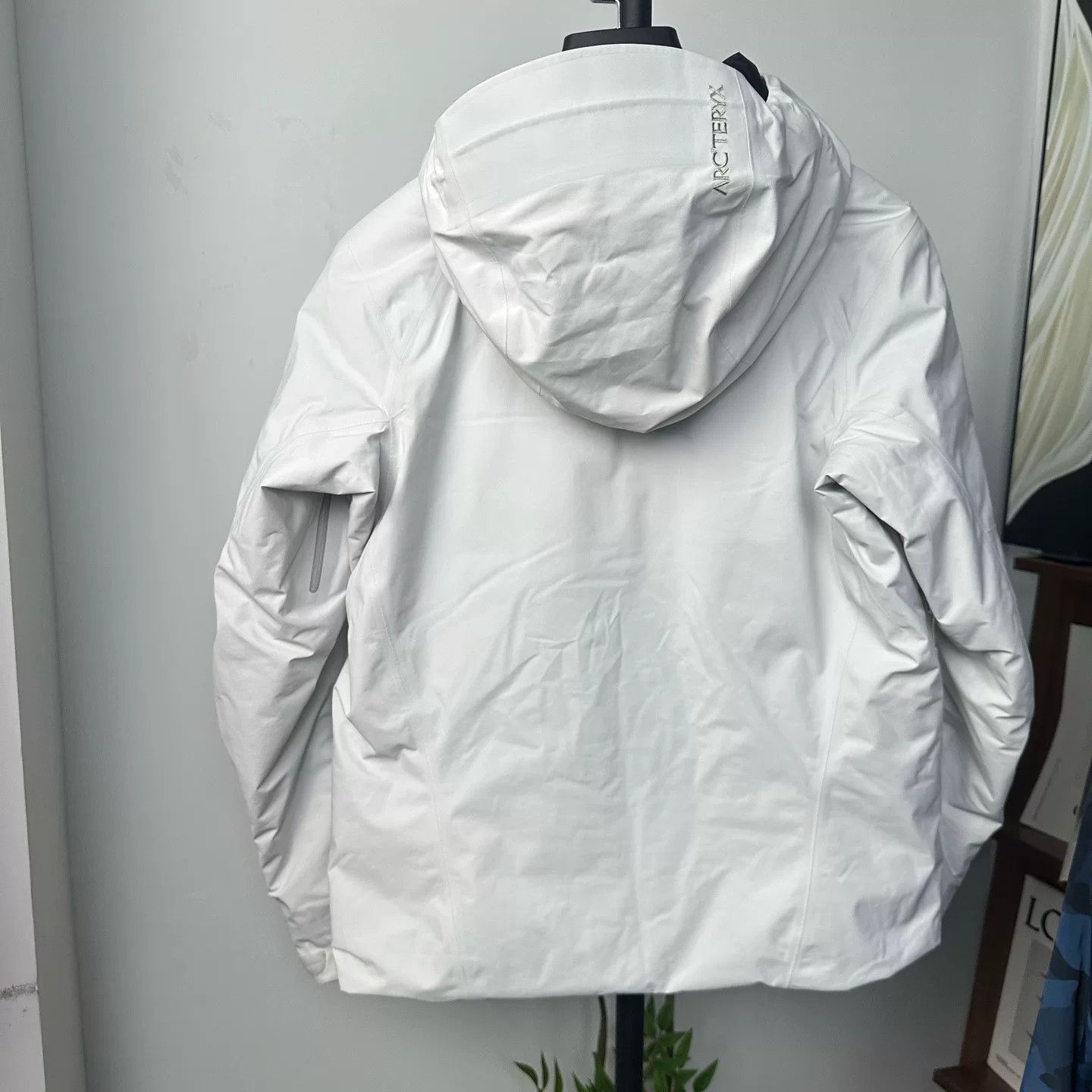 Arc'teryx Arcteryx THERISS White Down Jacket S Size S / US 4 / IT 40 - 2 Thumbnail
