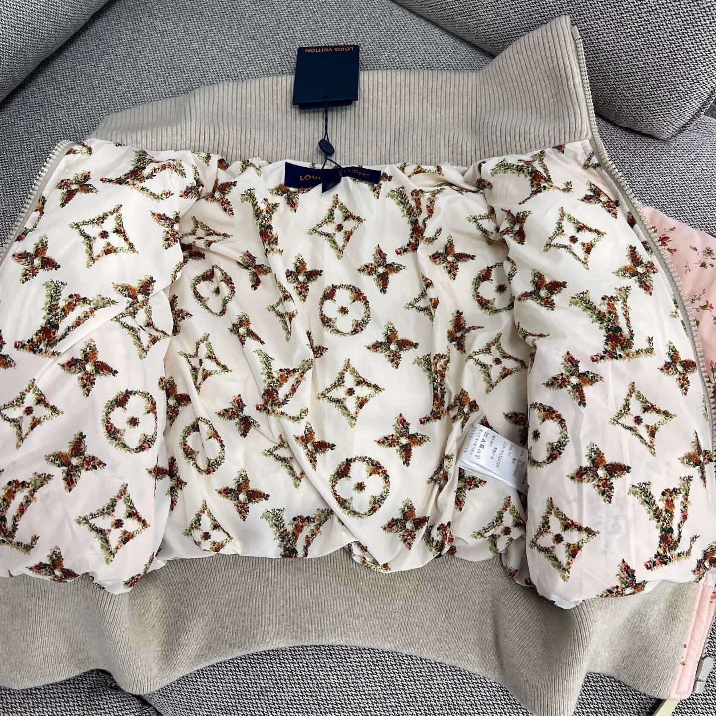 Louis Vuitton Louis Vuitton Floral Ribbed Cuff Short Down Jacket Size XXS / US 00 / IT 34 - 3 Thumbnail