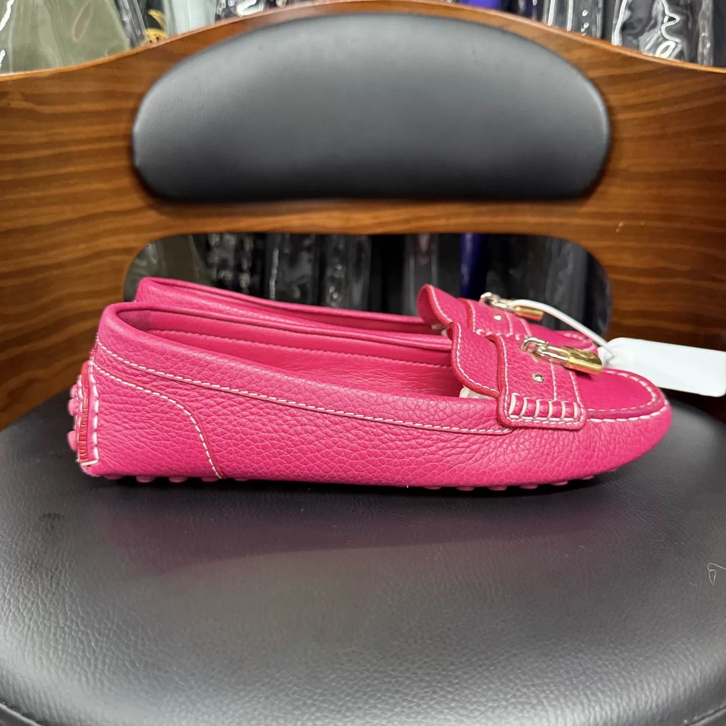 Louis Vuitton Louis Vuitton Pink Lock Loafers Size US 5.5 / IT 35.5 - 4 Thumbnail
