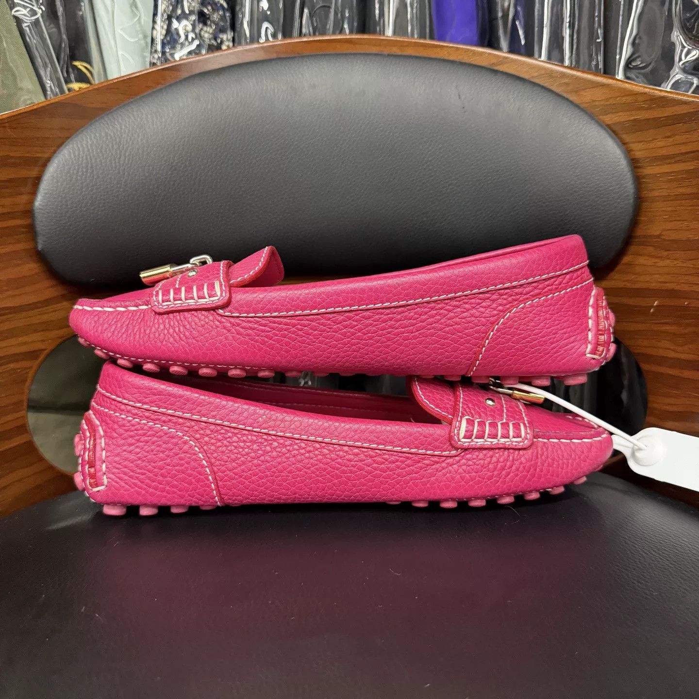 Louis Vuitton Louis Vuitton Pink Lock Loafers Size US 5.5 / IT 35.5 - 7 Thumbnail