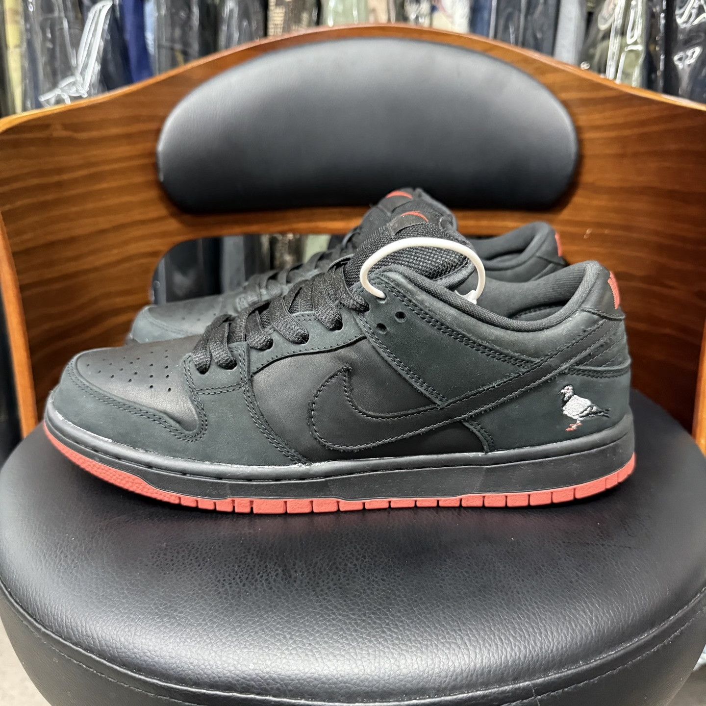 Nike SB Dunk SB Black Pigeon Size US 9.5 / EU 42-43 - 5 Thumbnail