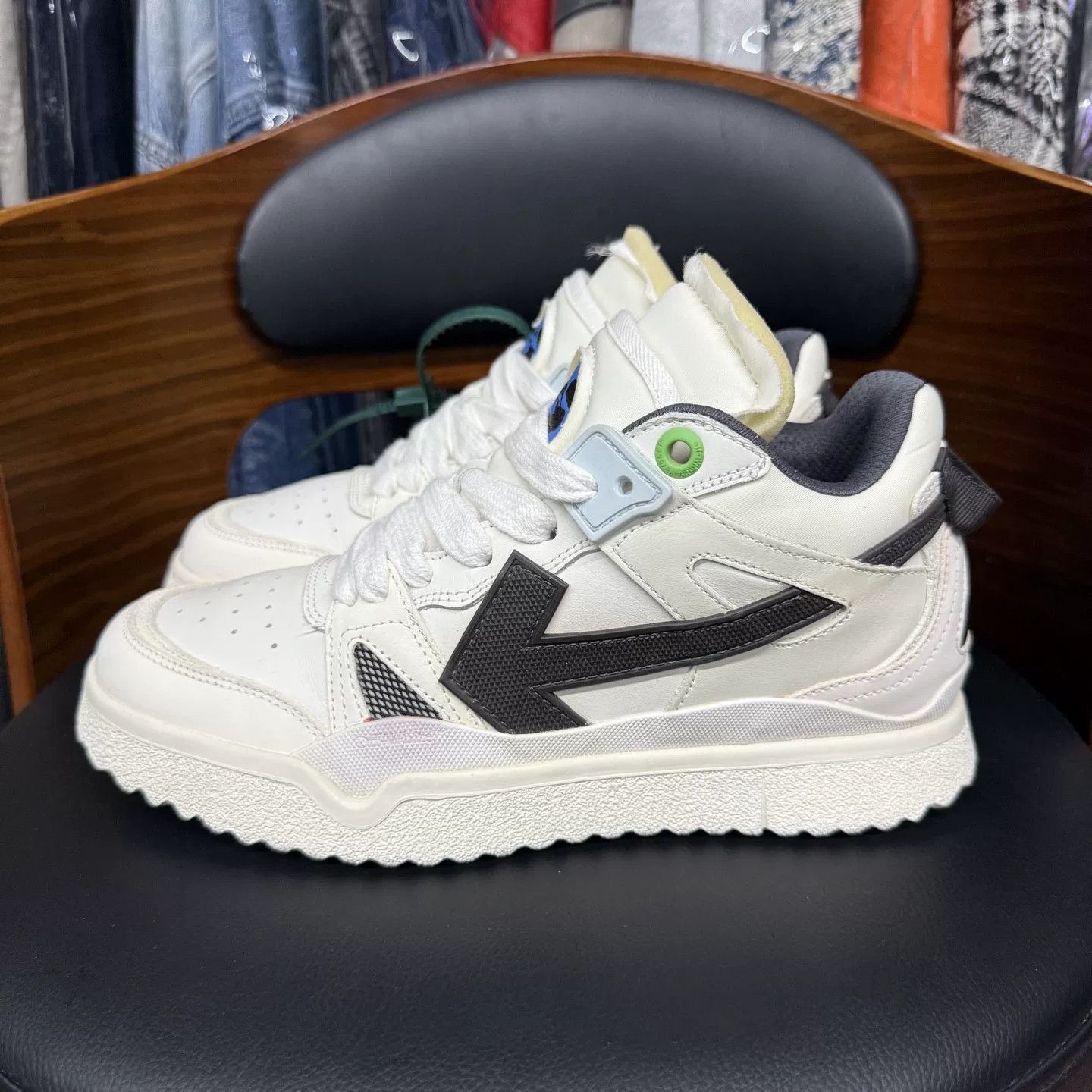 Off-White Off White OW Arrow Shoulder Size US 7 / EU 40 - 6 Thumbnail