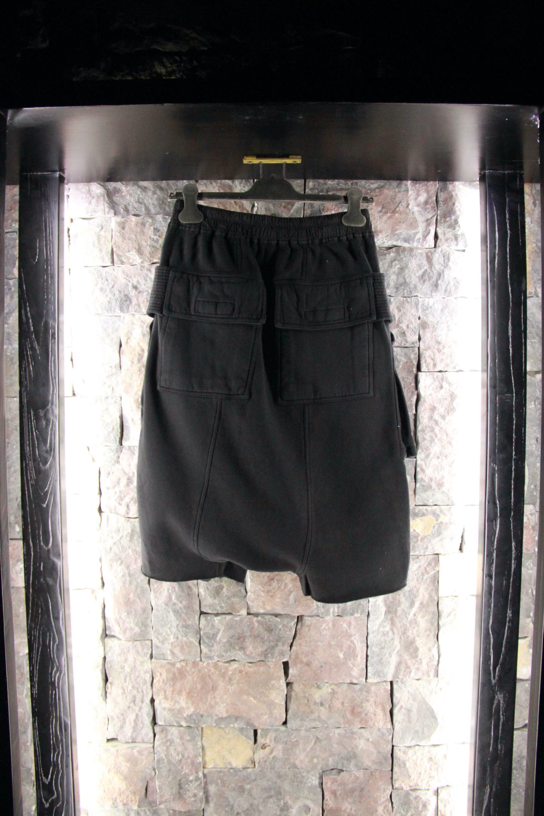 Rick Owens Rick Owens Black Shorts Men 34 Size US 34 / EU 50 - 2 Thumbnail