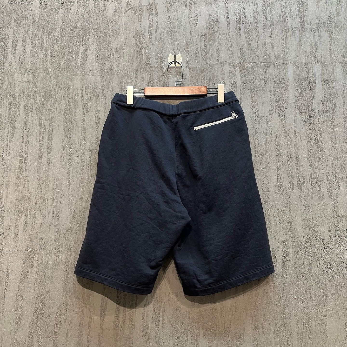 Prada Prada Logo Patch Sweat Shorts Size M Size US 32 / EU 48 - 2 Thumbnail