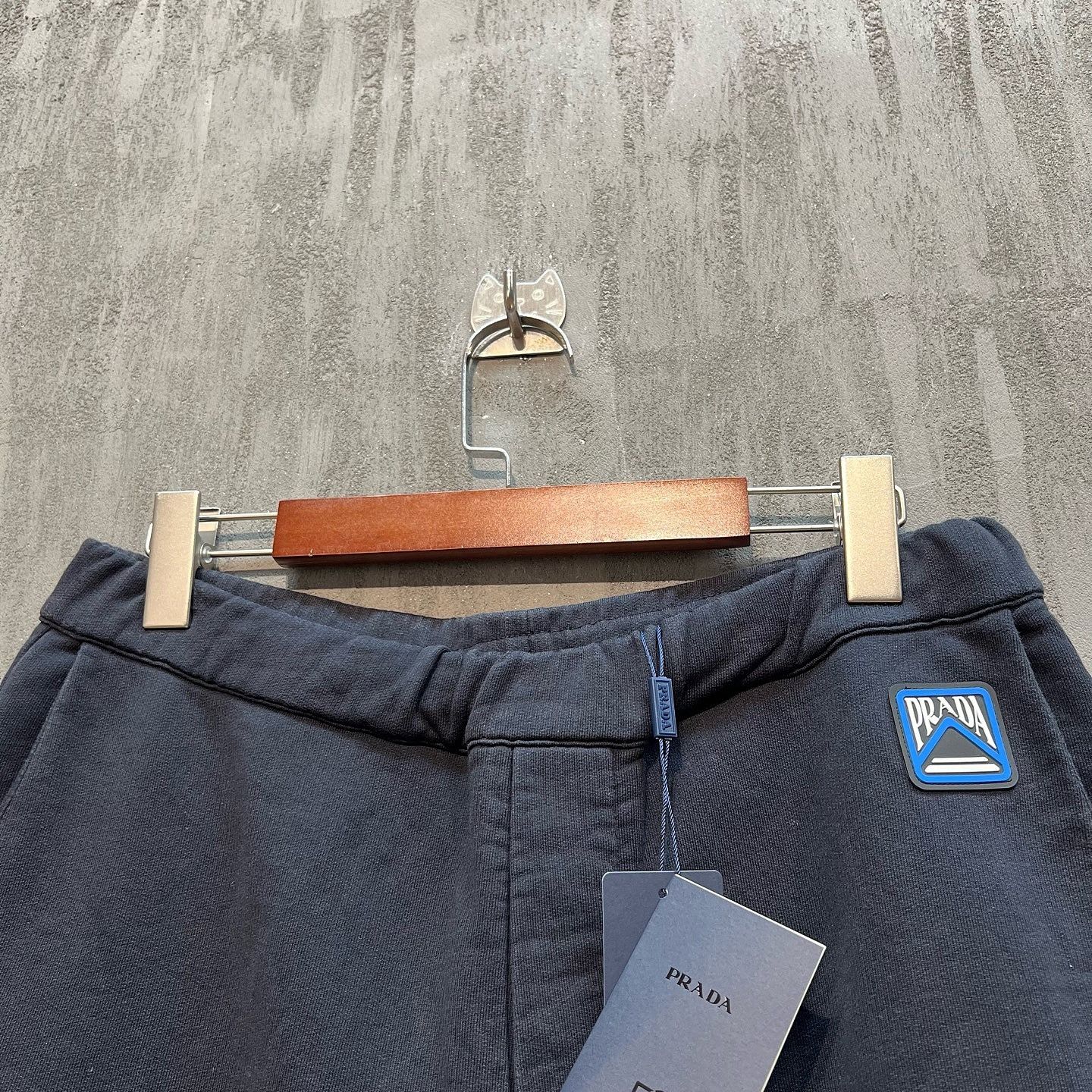 Prada Prada Logo Patch Sweat Shorts Size M Size US 32 / EU 48 - 7 Thumbnail