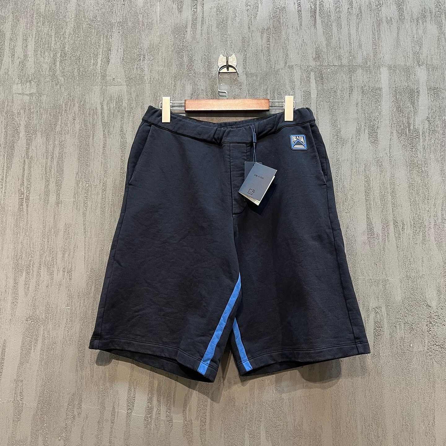Prada Prada Logo Patch Sweat Shorts Size M Size US 32 / EU 48 - 5 Thumbnail