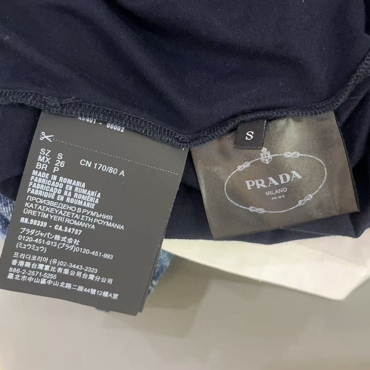 Prada Prada Logo Patch T-Shirt Size S Size S / US 4 / IT 40 - 4 Thumbnail