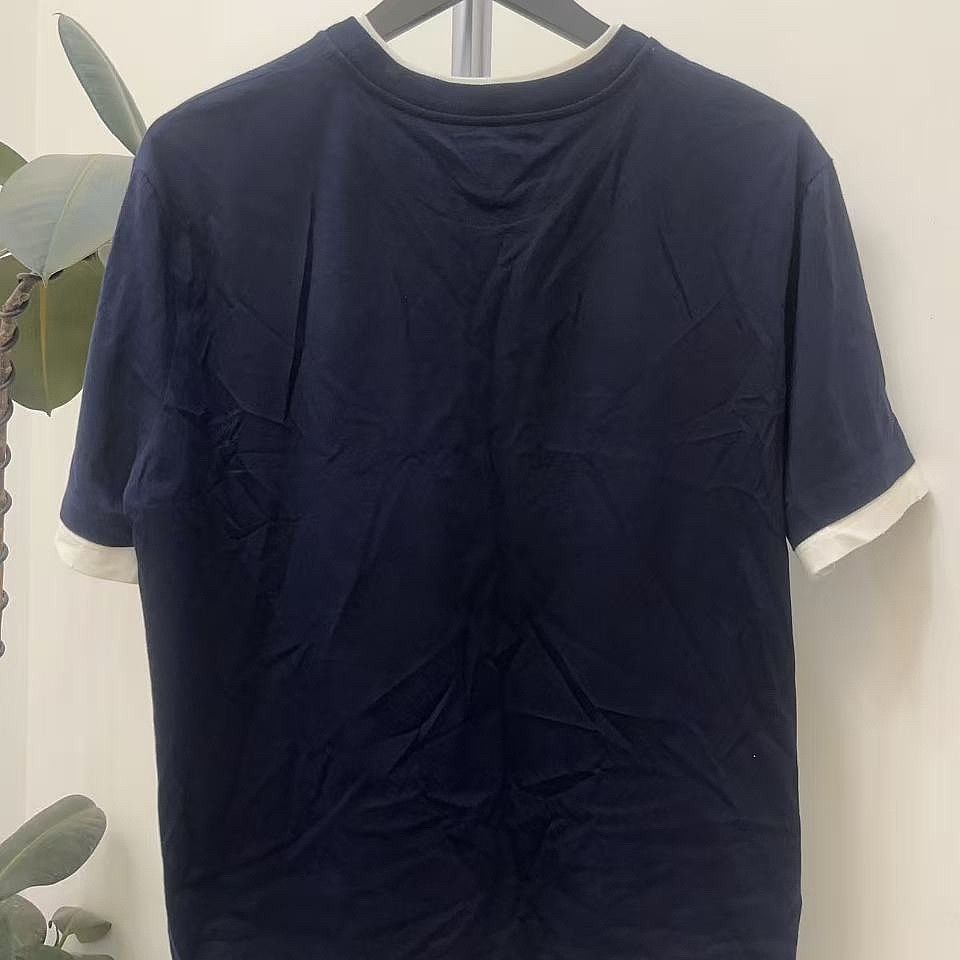 Prada Prada Logo Patch T-Shirt Size S Size S / US 4 / IT 40 - 2 Thumbnail
