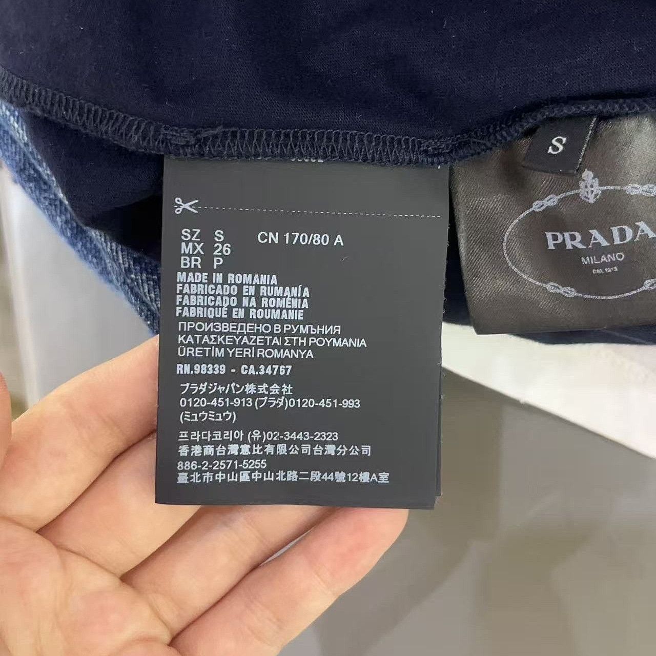 Prada Prada Logo Patch T-Shirt Size S Size S / US 4 / IT 40 - 7 Thumbnail
