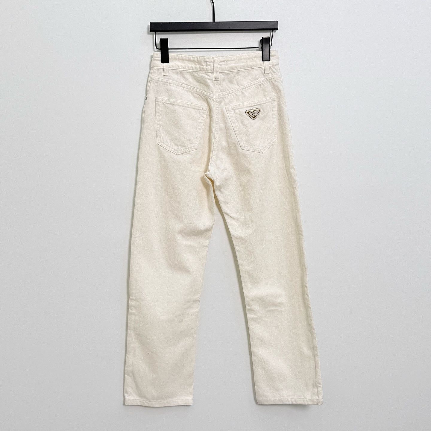 Prada Prada Logo Patch White Jeans Size 25 Size 25" / US 0 / IT 36 - 2 Thumbnail