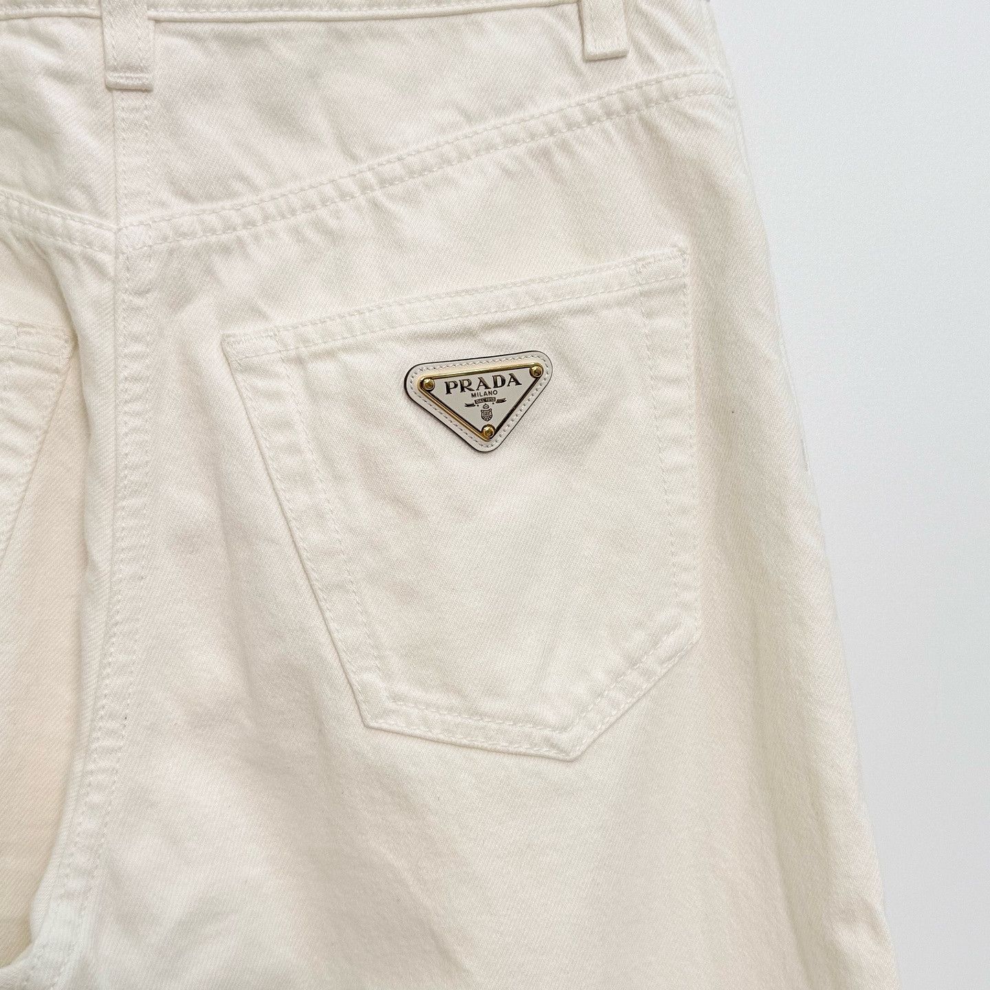 Prada Prada Logo Patch White Jeans Size 25 Size 25" / US 0 / IT 36 - 5 Thumbnail