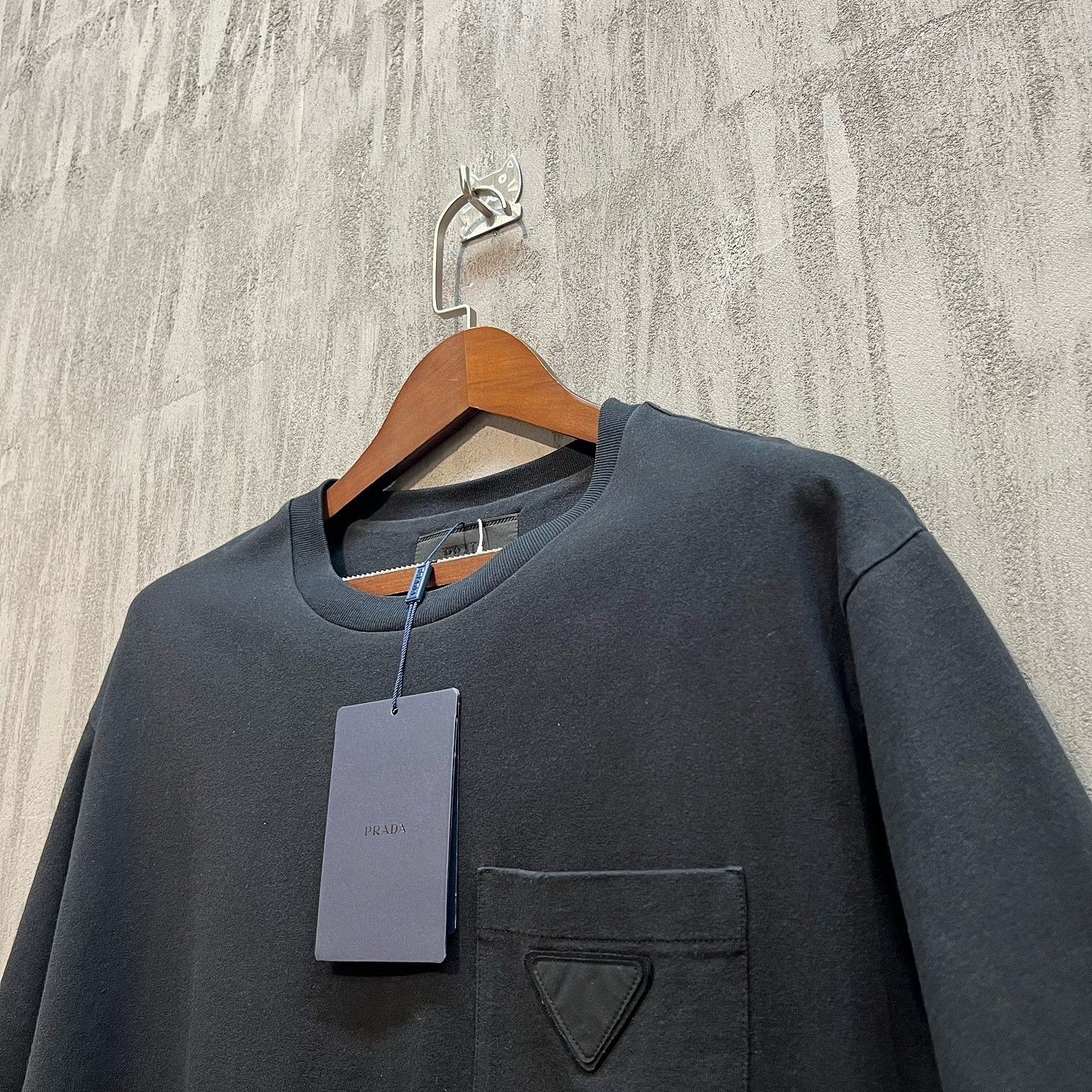 Prada Prada Triangle Logo Pocket T-Shirt Size XXL Size US XXL / EU 58 / 5 - 5 Thumbnail