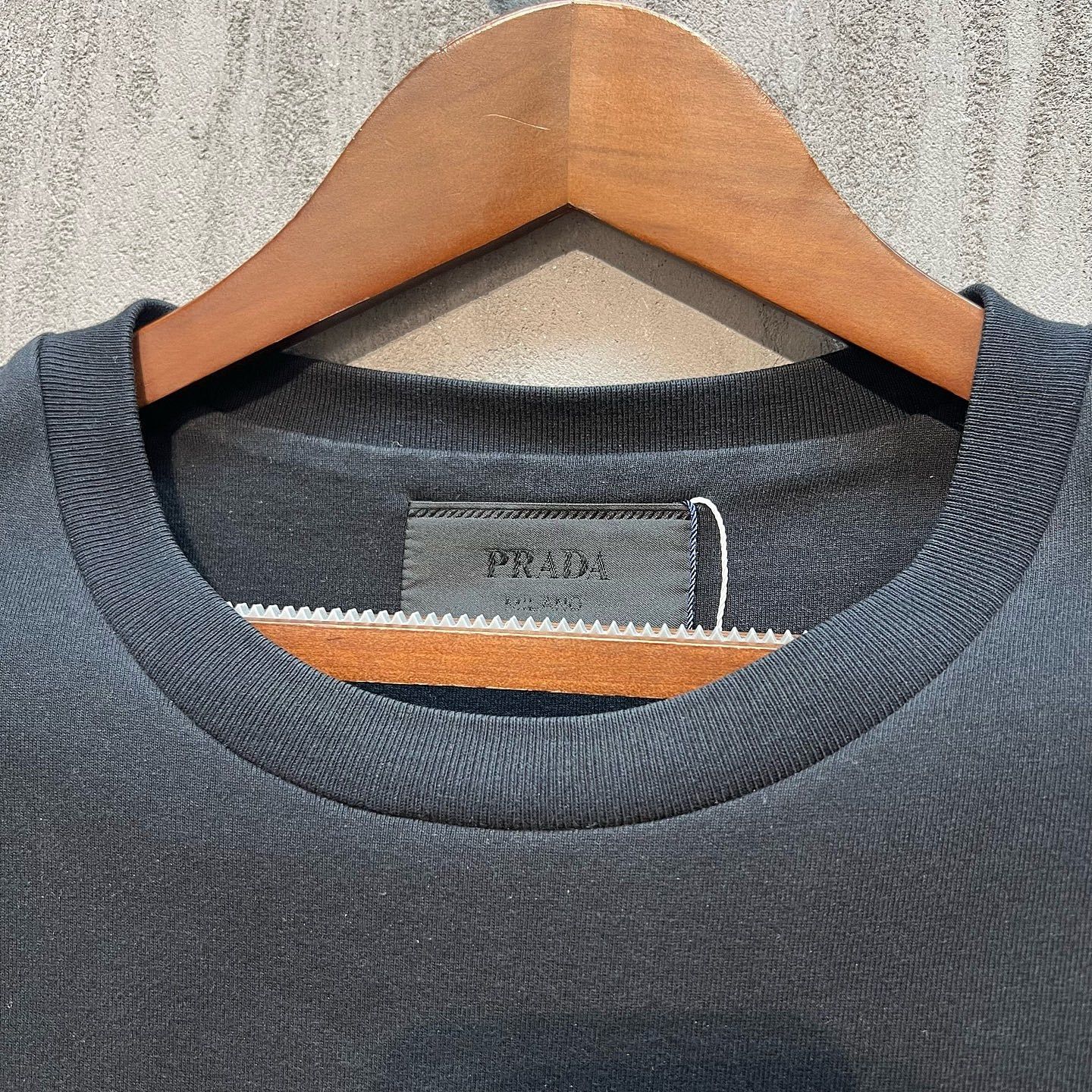 Prada Prada Triangle Logo Pocket T-Shirt Size XXL Size US XXL / EU 58 / 5 - 6 Thumbnail