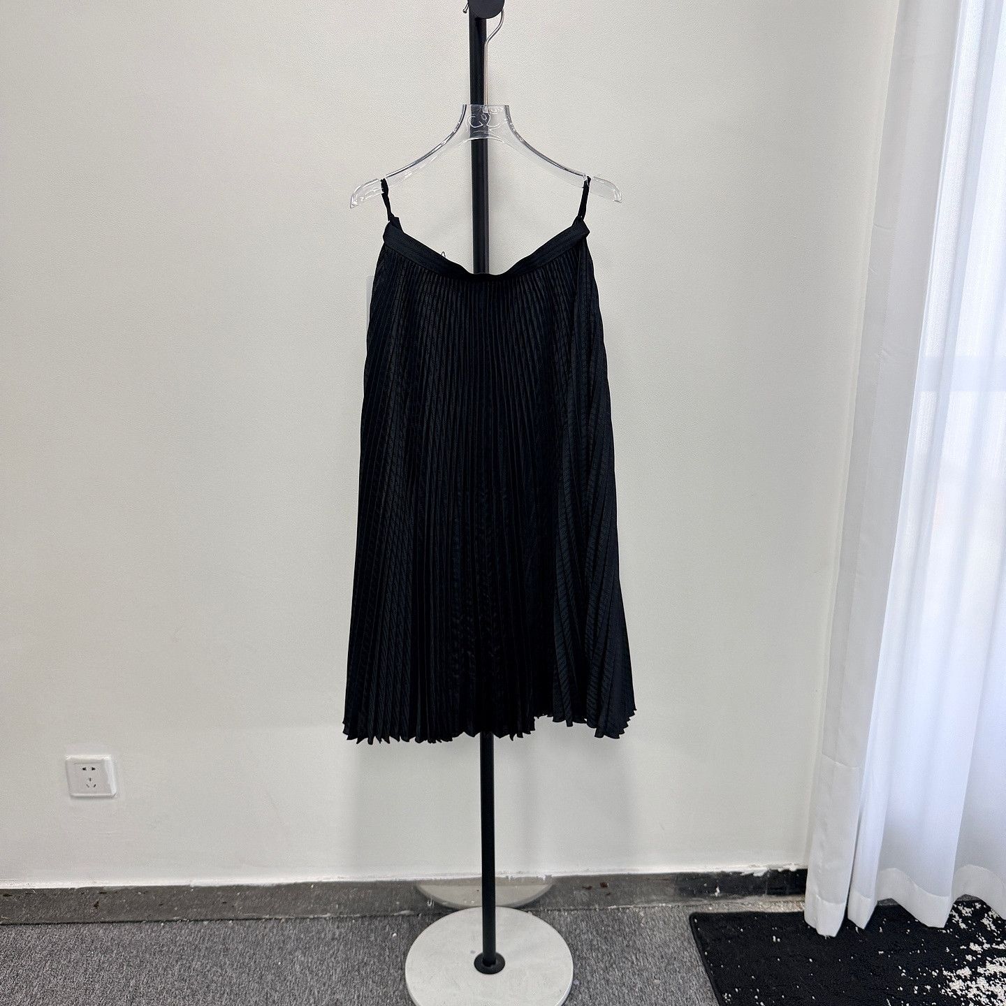 Prada Prada Logo Jacquard Pleated Midi Skirt IT 38 Size 26" / US 2 / IT 38 - 2 Thumbnail