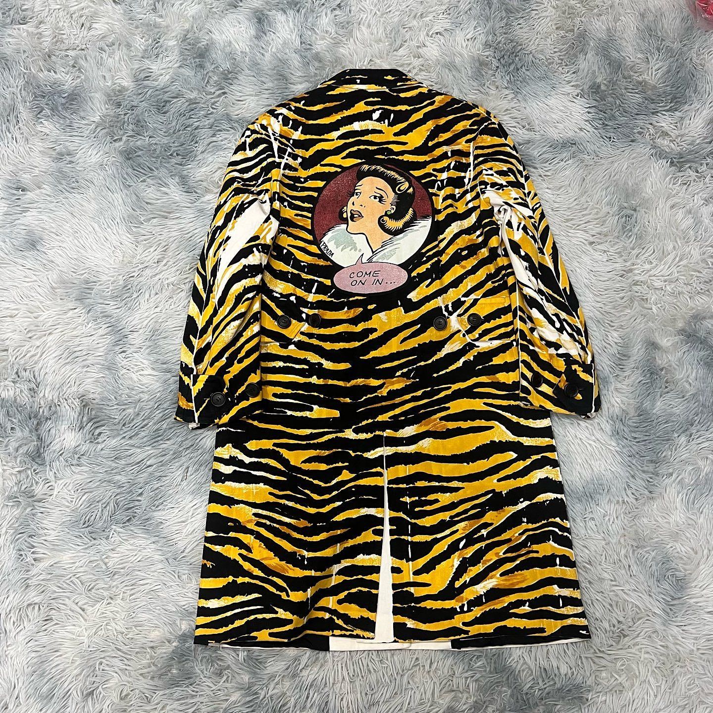 Prada Prada Tiger Print Graphic Patch Coat Size 40 Size S / US 4 / IT 40 - 2 Thumbnail