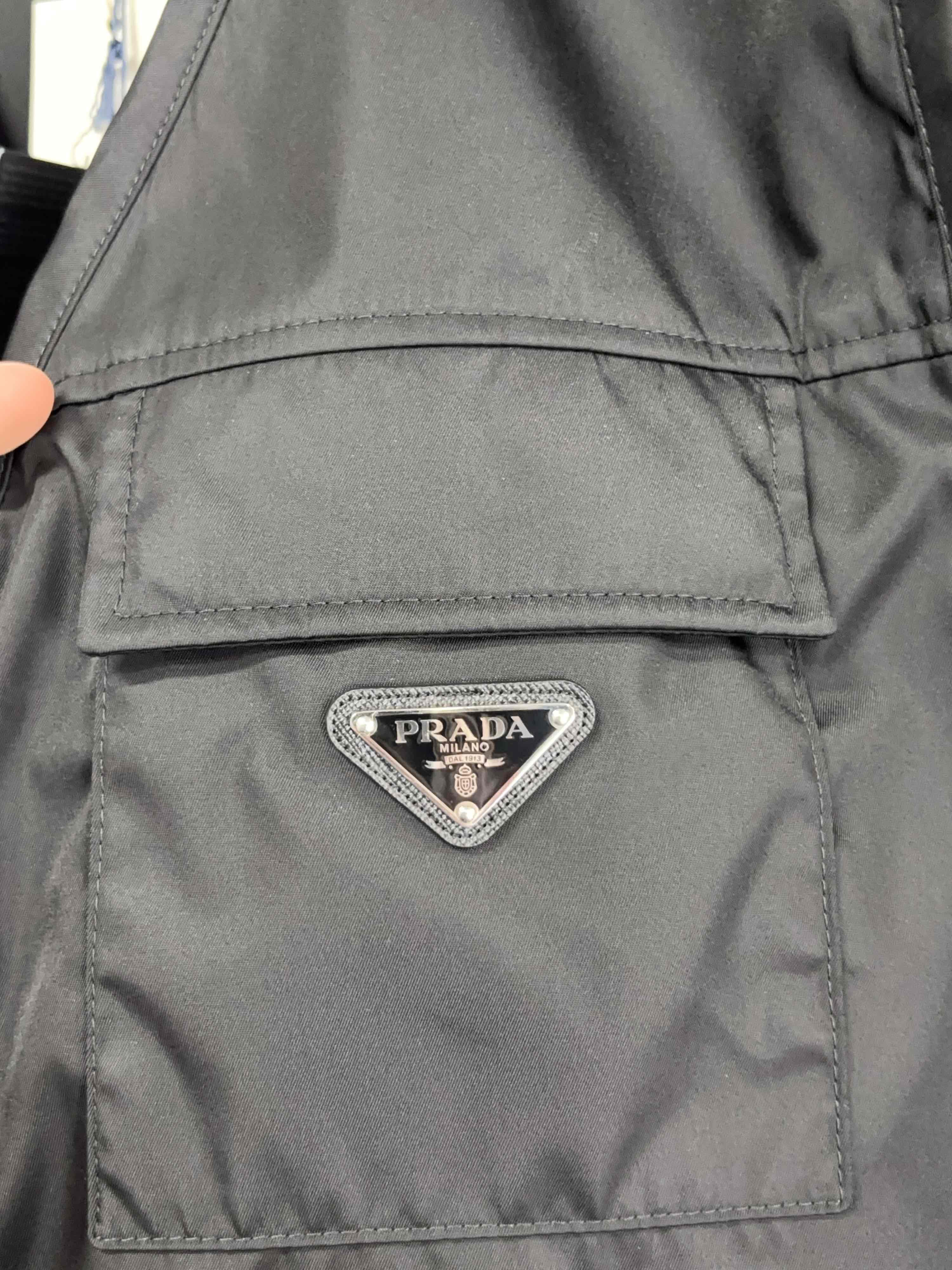 Prada Prada Re-Nylon Logo Plaque Vest Size L Size US L / EU 52-54 / 3 - 6 Thumbnail