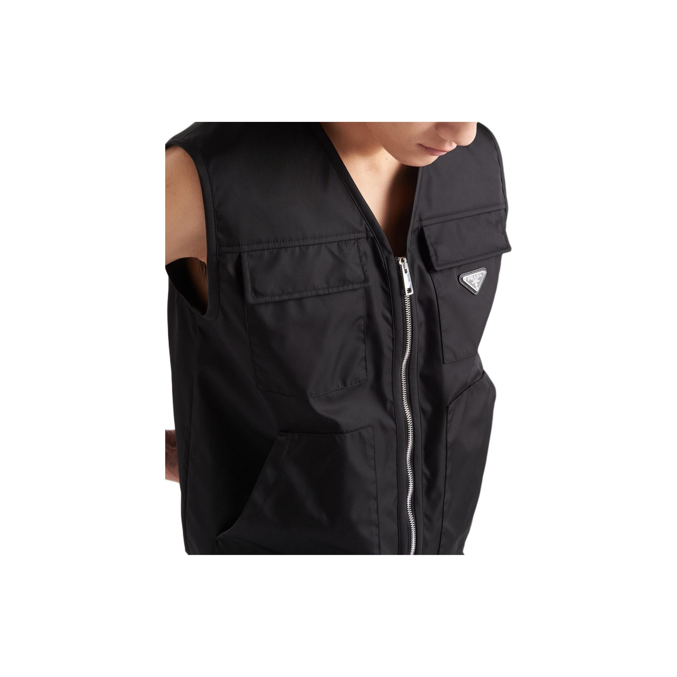 Prada Prada Re-Nylon Logo Plaque Vest Size L Size US L / EU 52-54 / 3 - 12 Thumbnail