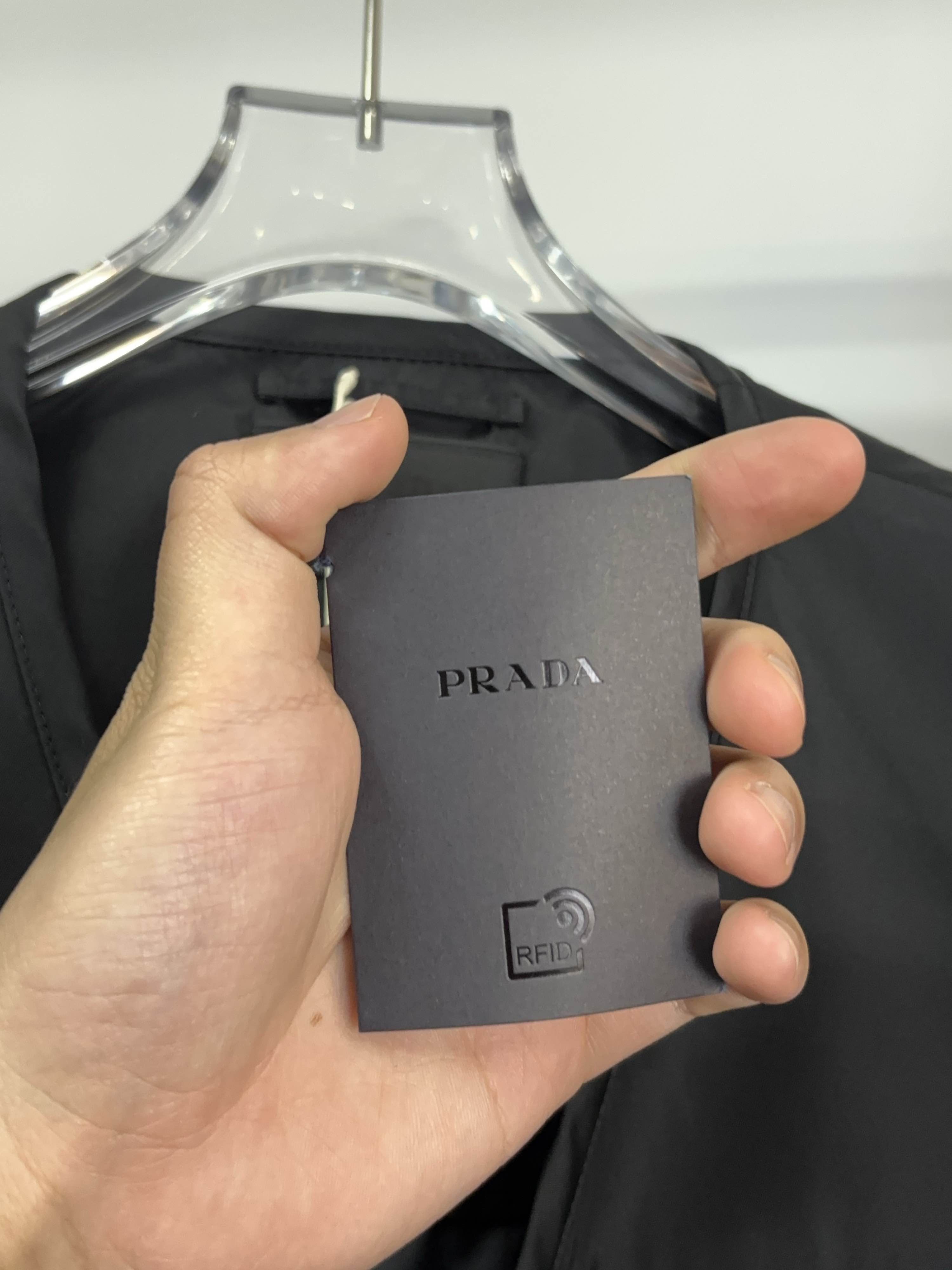 Prada Prada Re-Nylon Logo Plaque Vest Size L Size US L / EU 52-54 / 3 - 5 Thumbnail