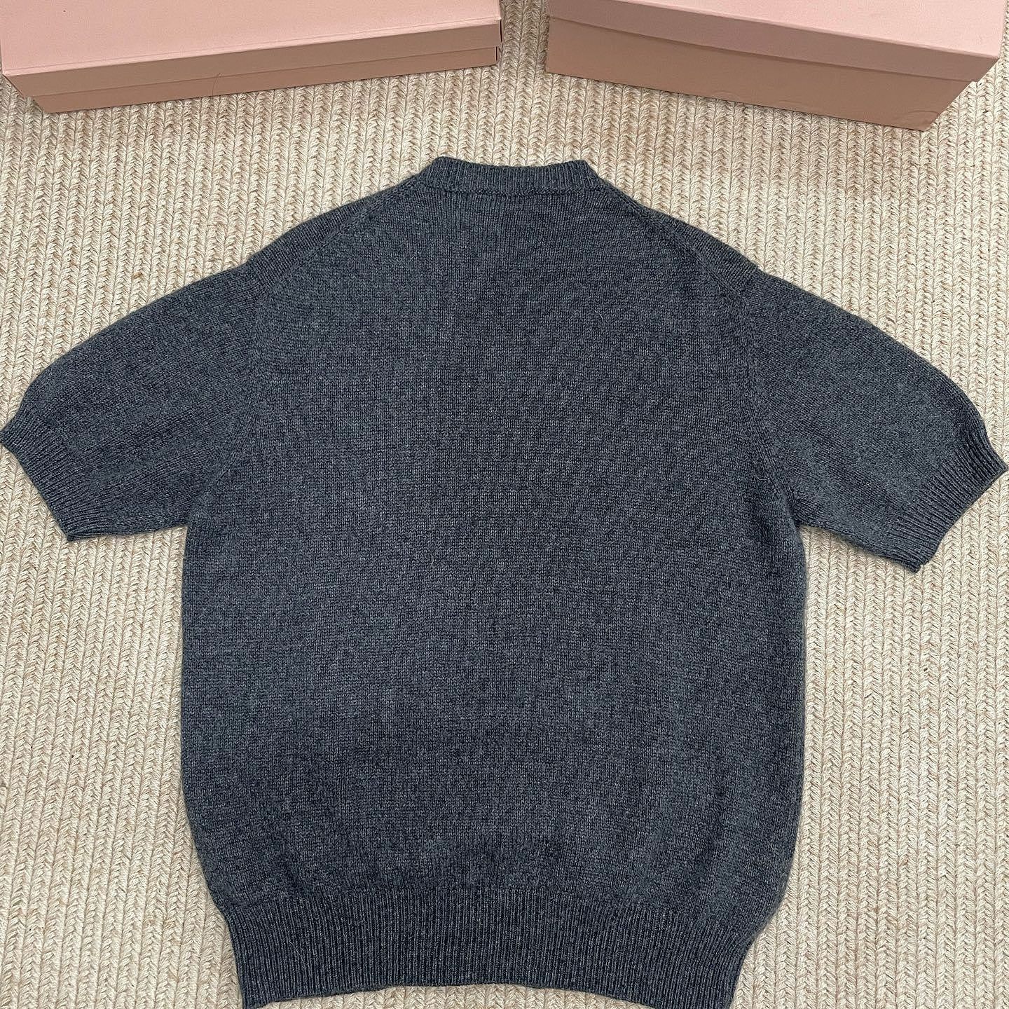 Prada Prada Logo Cashmere Short Sleeve Sweater Size 40 Size S / US 4 / IT 40 - 2 Thumbnail