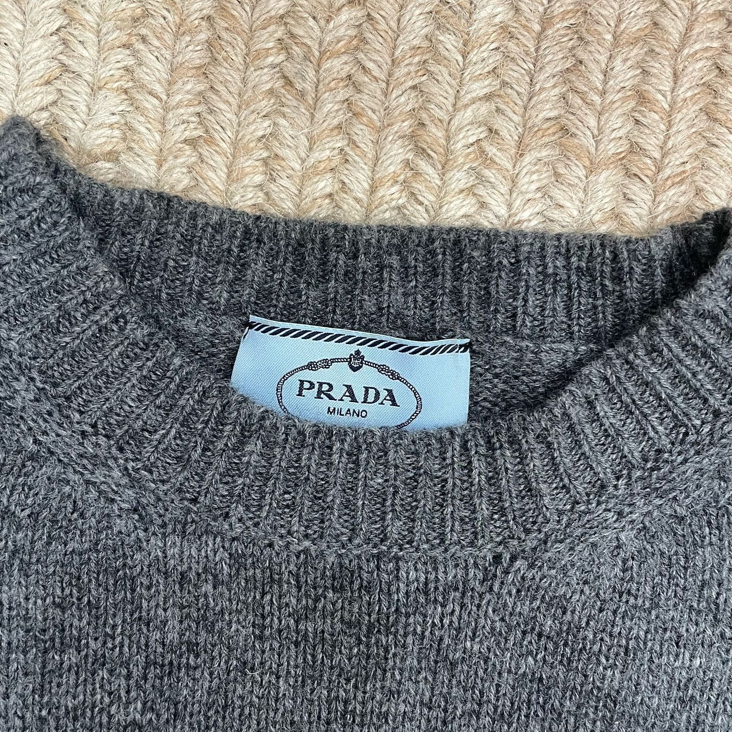 Prada Prada Logo Cashmere Short Sleeve Sweater Size 40 Size S / US 4 / IT 40 - 3 Thumbnail