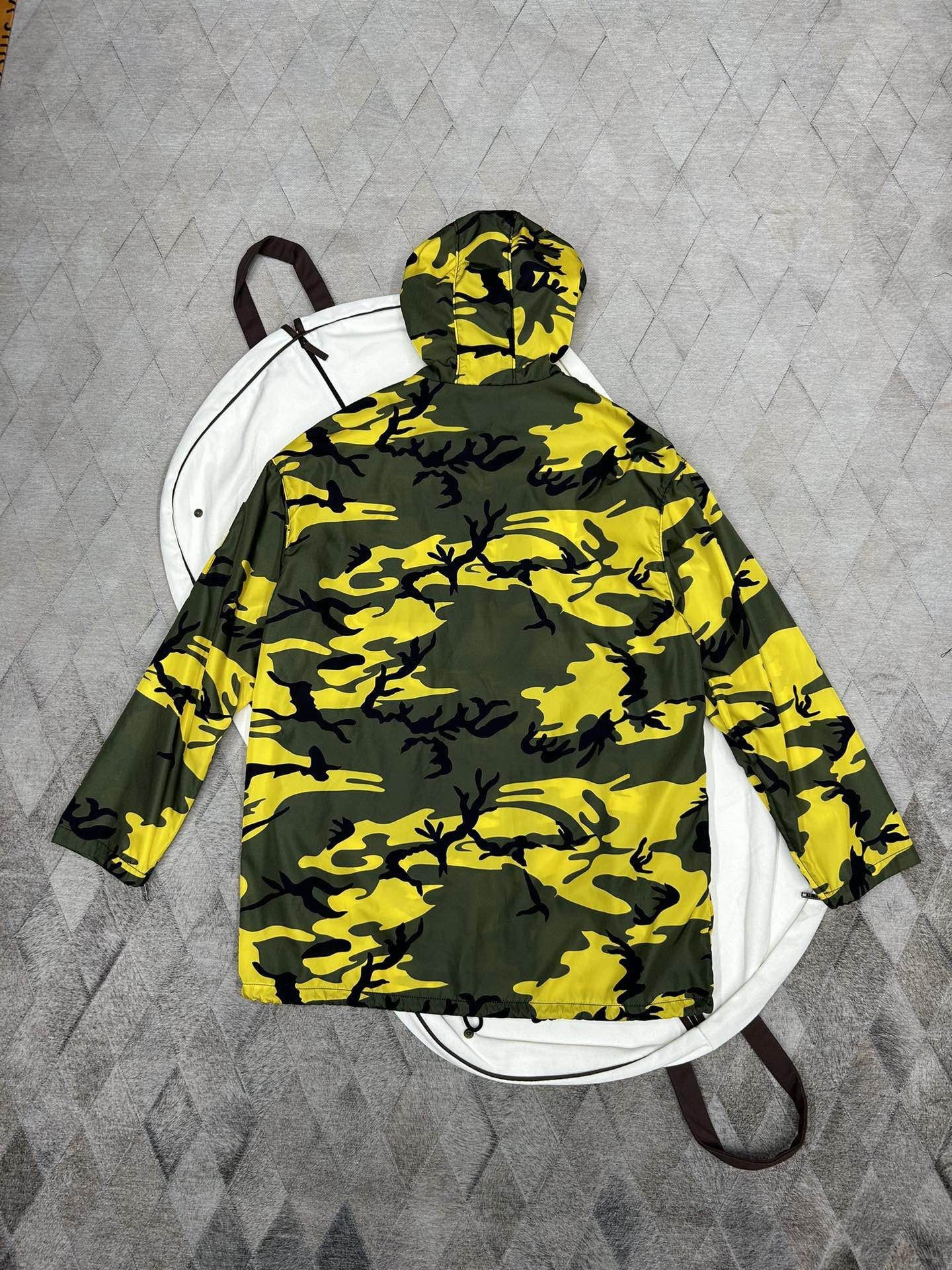 Prada Prada Camouflage Gabardine Nylon Jacket Size M Size US M / EU 48-50 / 2 - 2 Thumbnail