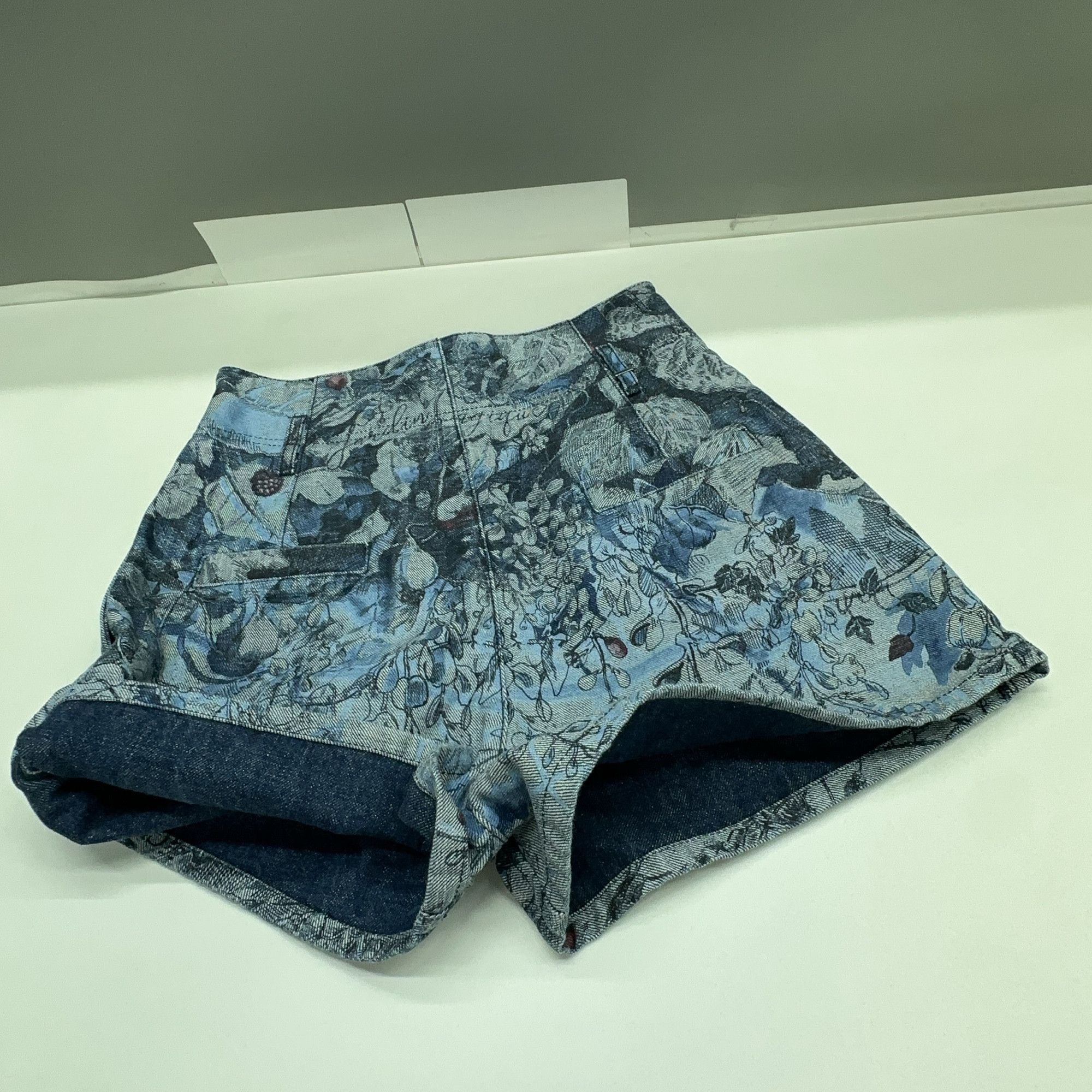 Dior Dior Floral Denim Shorts Size 38 Size 27" / US 4 / IT 40 - 9 Thumbnail