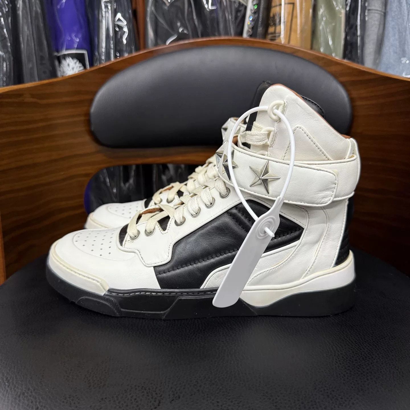 Givenchy Givenchy Star Rivet High-Top Sneakers Size US 4 / IT 34 - 6 Thumbnail