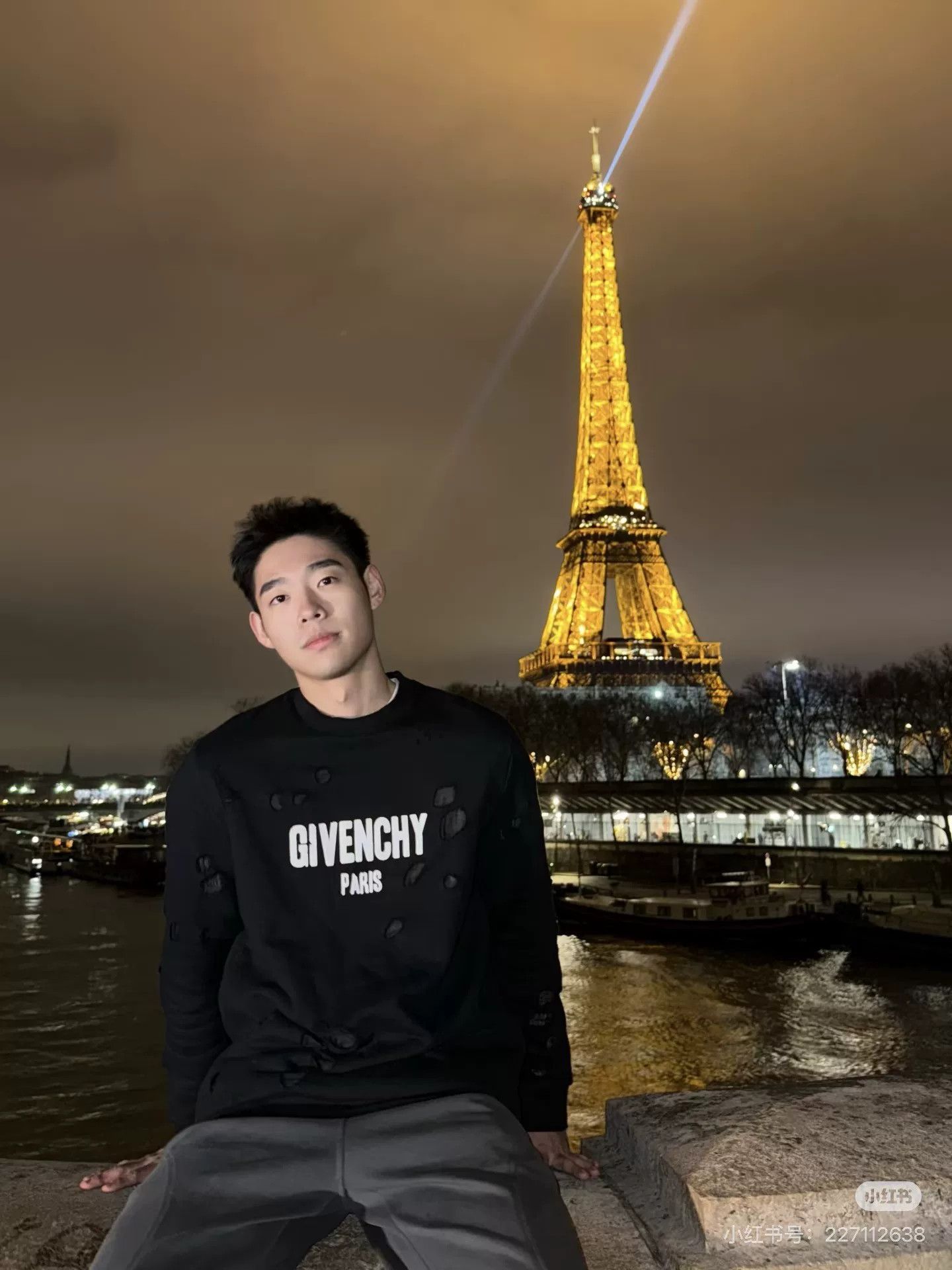 Givenchy Givenchy Black Distressed Crewneck Sweatshirt Size US L / EU 52-54 / 3 - 6 Thumbnail