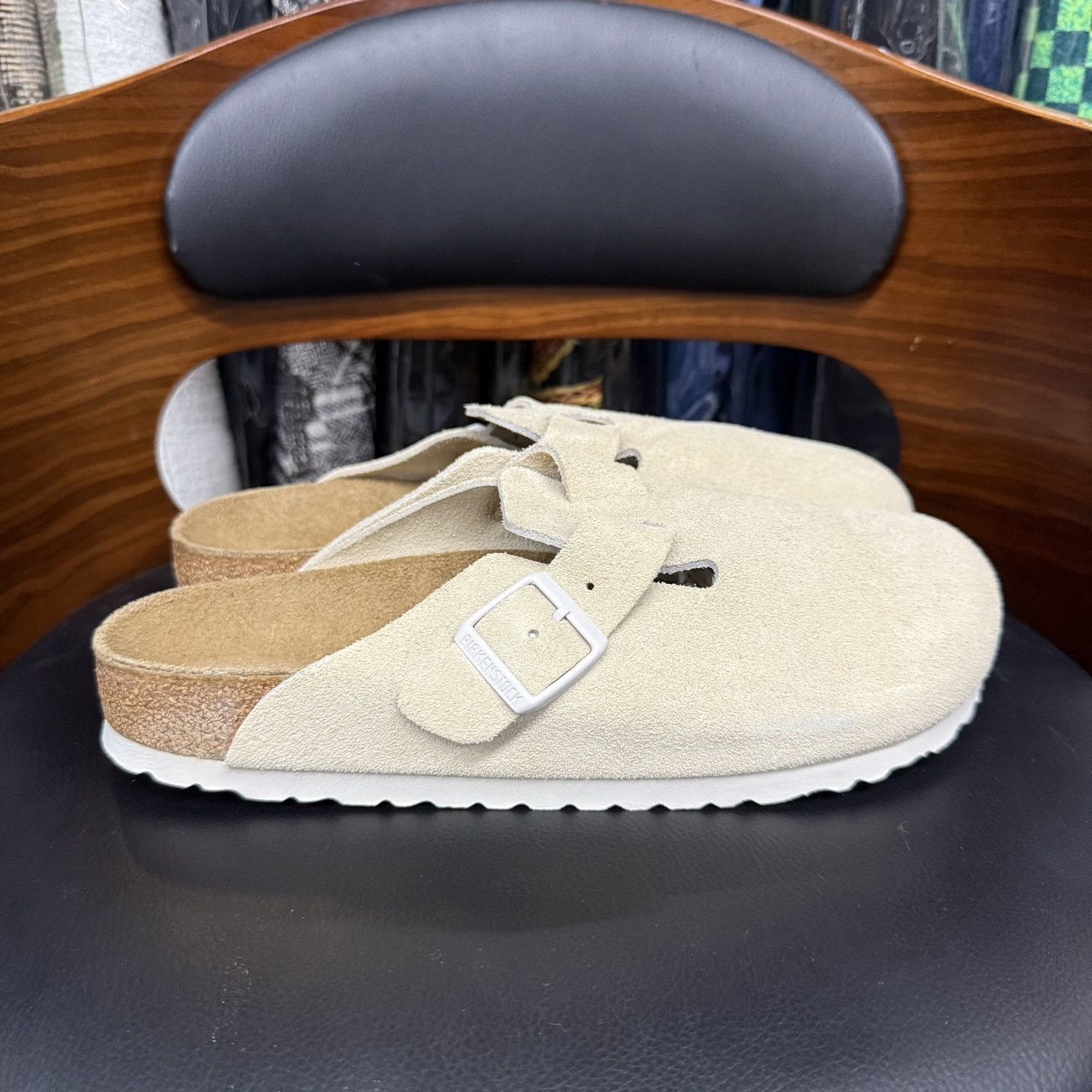 Birkenstock Birkenstock White Closed-Toe Slippers Size US 8 / EU 41 - 4 Thumbnail