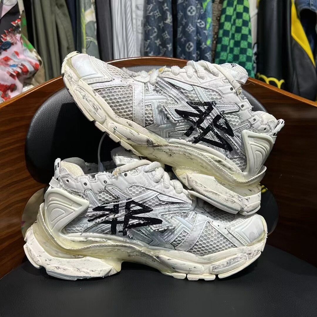 Balenciaga Balenciaga Runner Graffiti Distressed Size US 5 / IT 35 - 5 Thumbnail