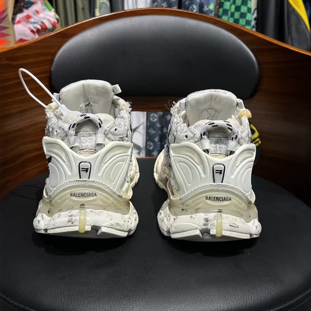 Balenciaga Balenciaga Runner Graffiti Distressed Size US 5 / IT 35 - 3 Thumbnail