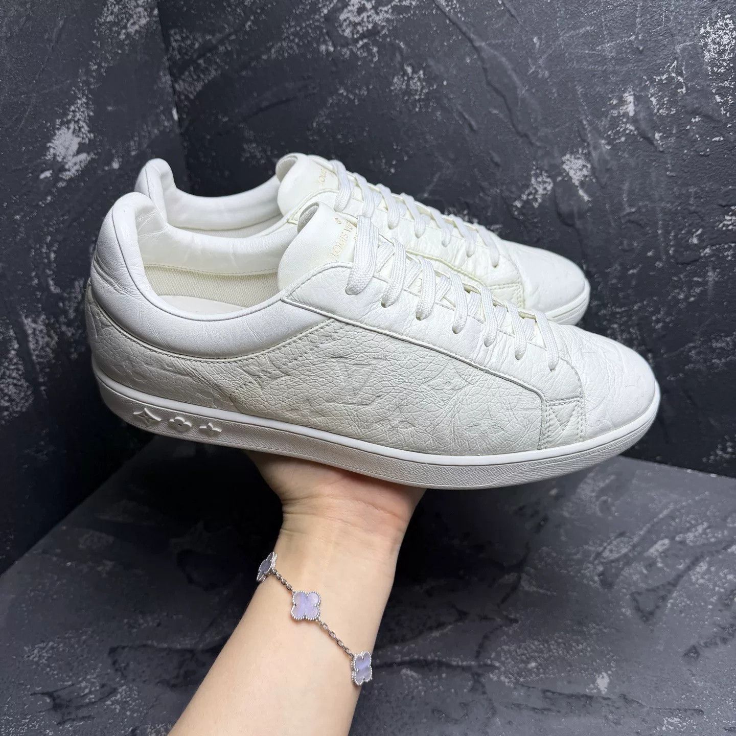 Louis Vuitton Louis Vuitton White Monogram Sneakers Size US 8 / EU 41 - 7 Thumbnail