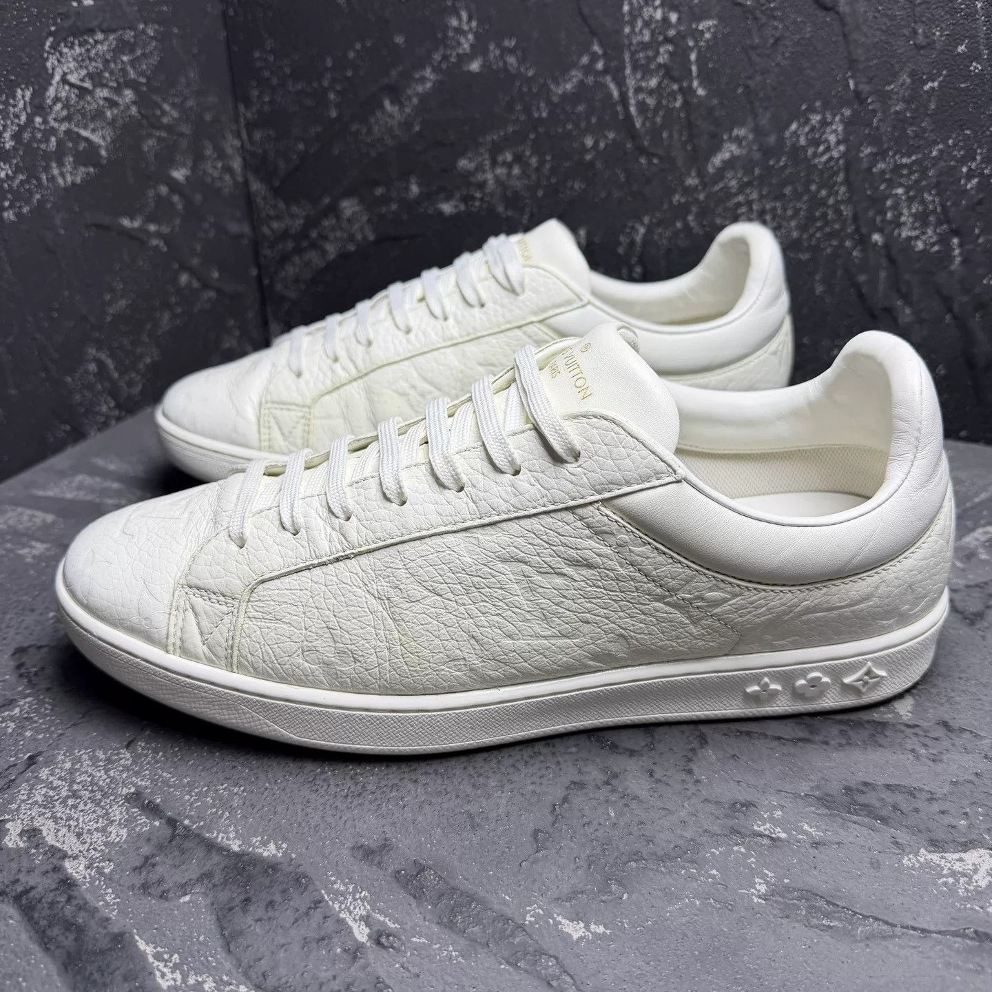 Louis Vuitton Louis Vuitton White Monogram Sneakers Size US 8 / EU 41 - 2 Thumbnail