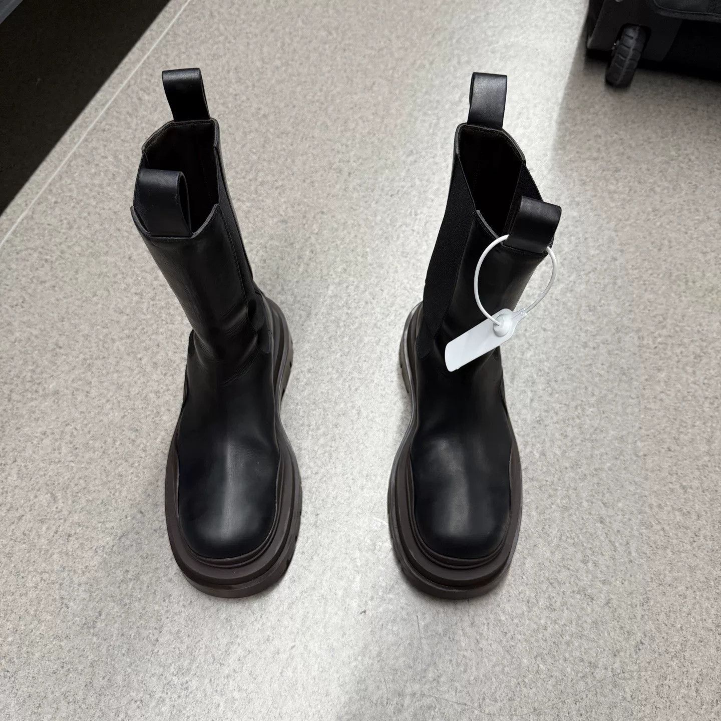 Bottega Veneta Bottega Veneta Black Brown Chelsea Boots Size US 7 / IT 37 - 2 Thumbnail