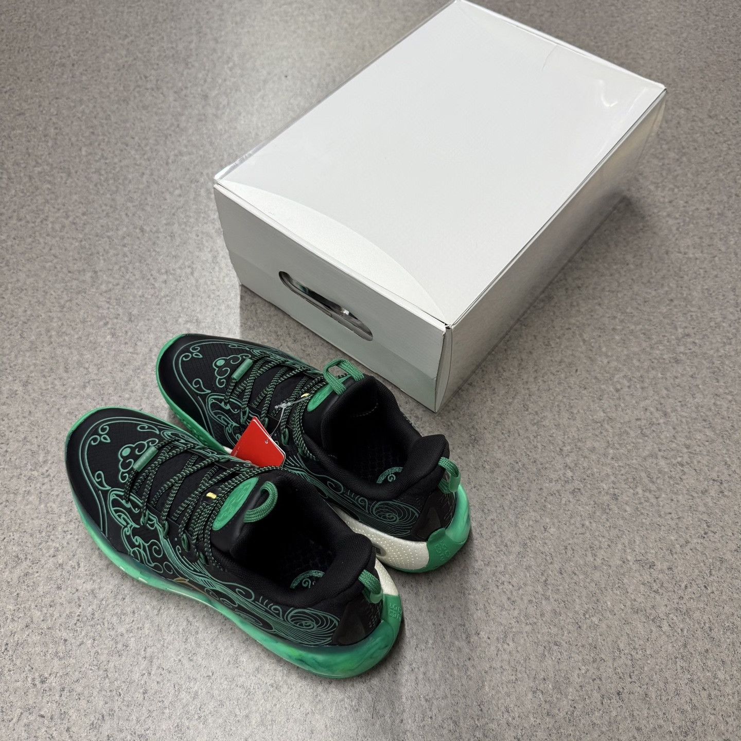 Li-Ning Yu Shuai 14 Beng Black Tiger Jade Size US 9 / EU 42 - 9 Thumbnail