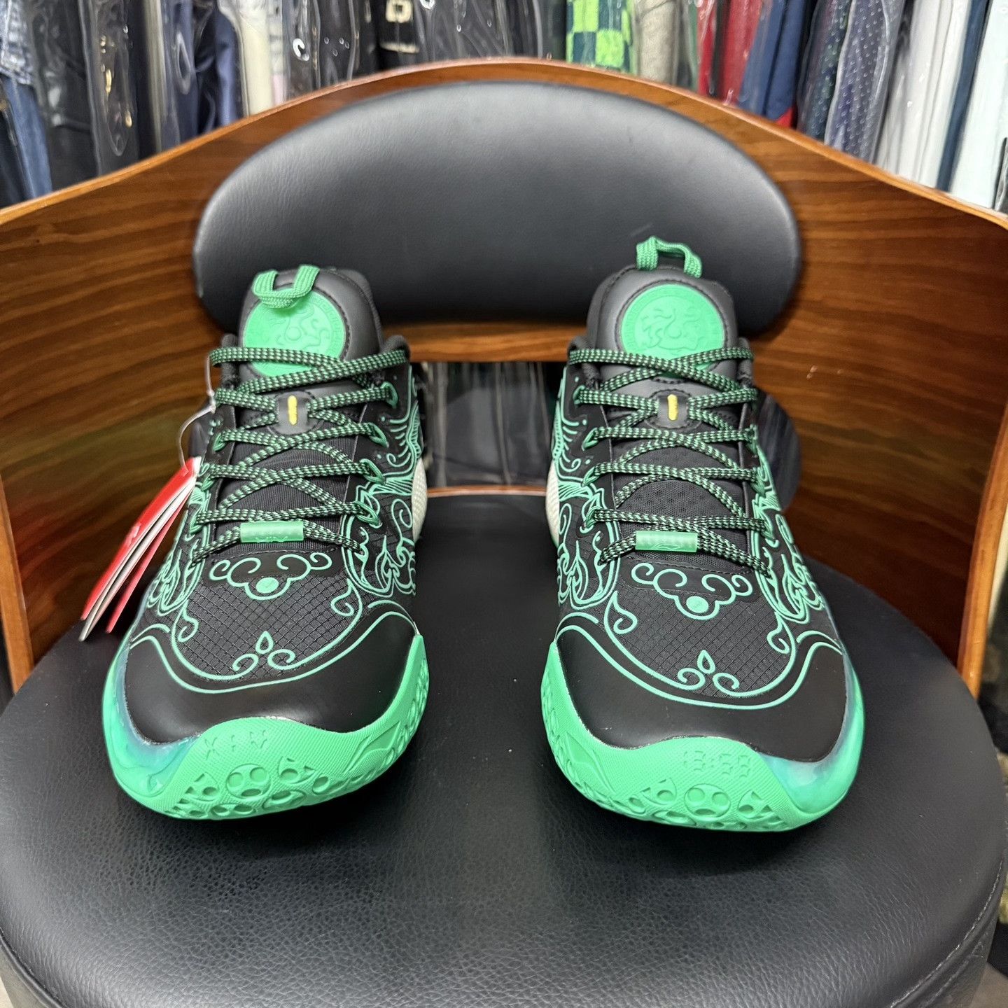 Li-Ning Yu Shuai 14 Beng Black Tiger Jade Size US 9 / EU 42 - 2 Thumbnail