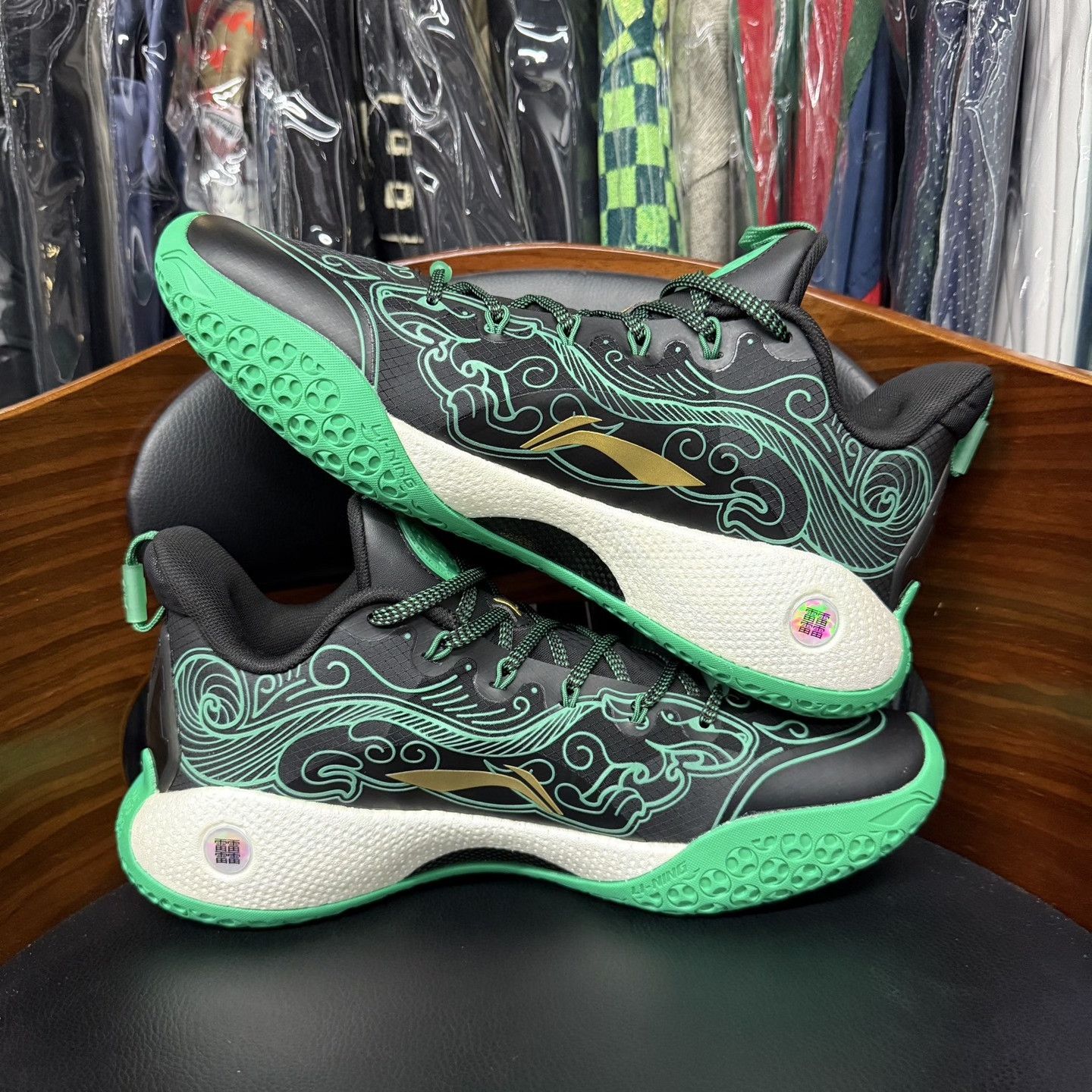 Li-Ning Yu Shuai 14 Beng Black Tiger Jade Size US 9 / EU 42 - 7 Thumbnail