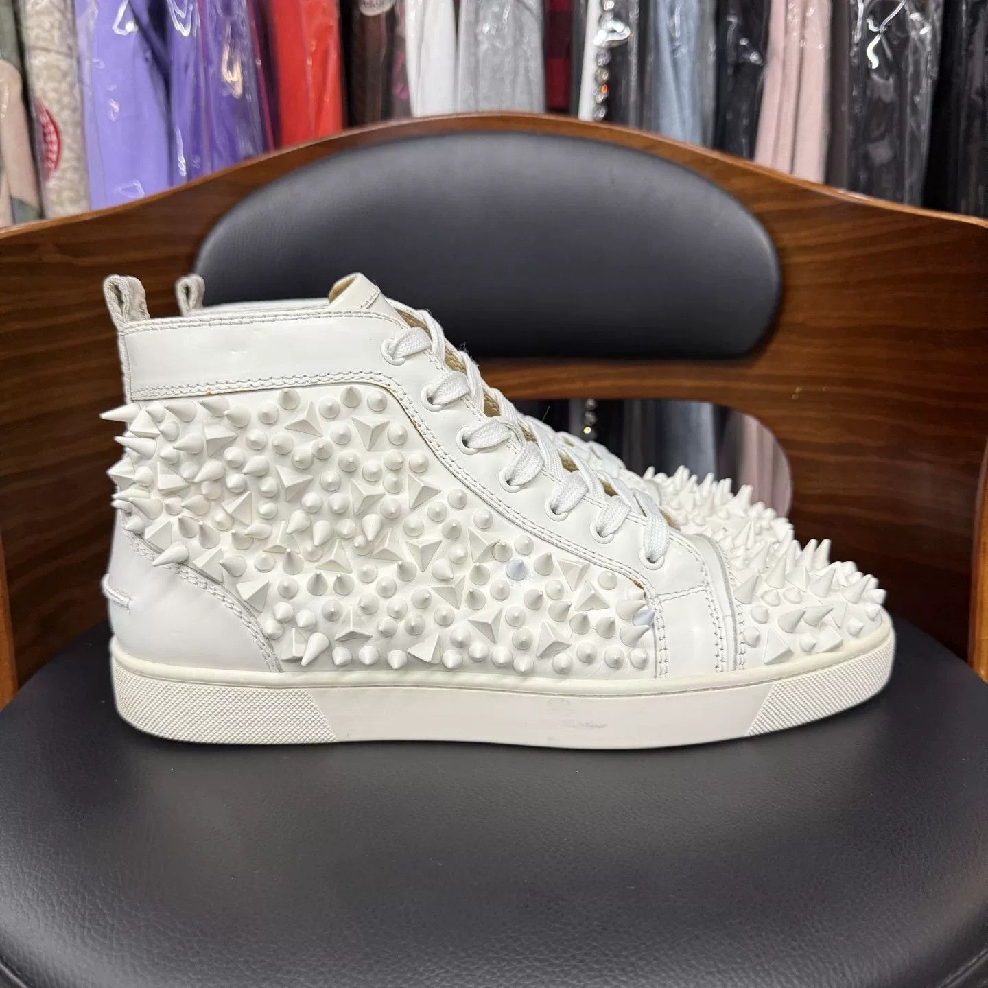 Christian Louboutin Christian Louboutin White Red Sole Sneakers Size US 8.5 / EU 41-42 - 4 Thumbnail