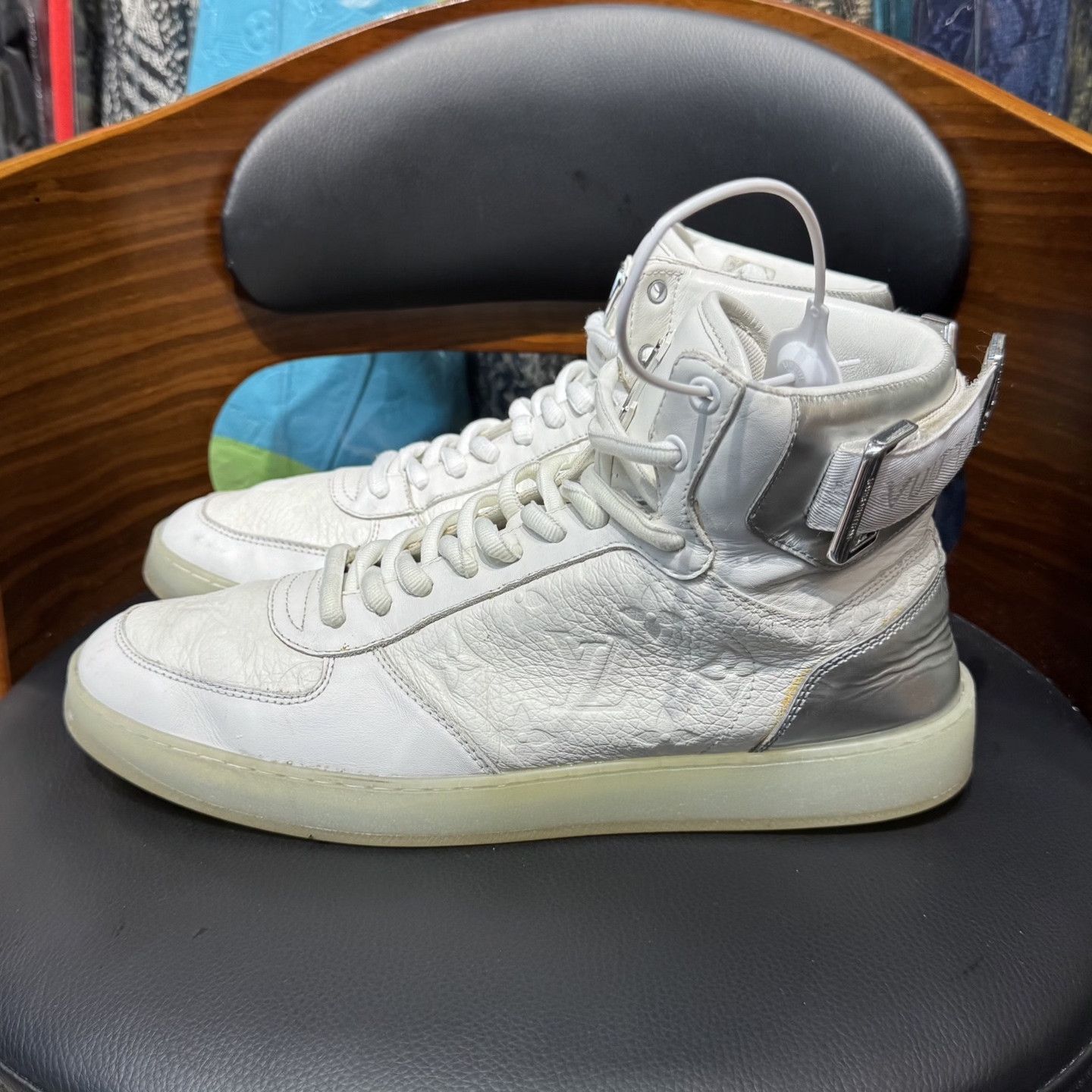 Louis Vuitton Louis Vuitton Rivilo Silver White Size US 6.5 / EU 39-40 - 6 Thumbnail