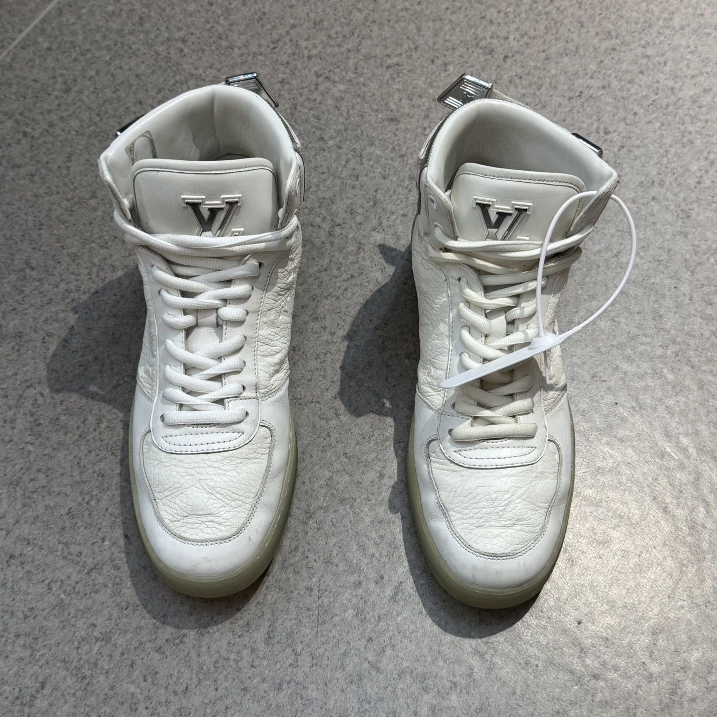 Louis Vuitton Louis Vuitton Rivilo Silver White Size US 6.5 / EU 39-40 - 5 Thumbnail