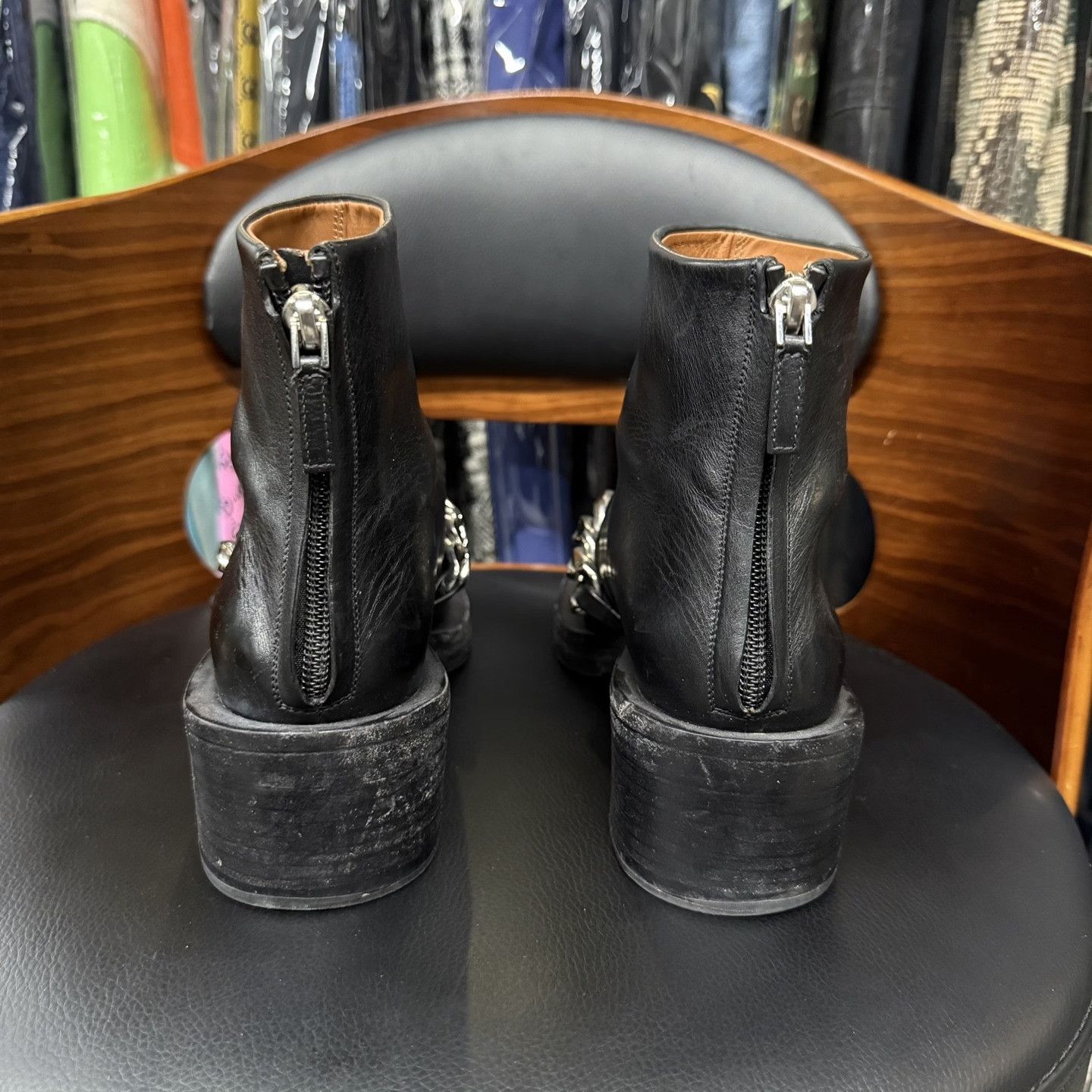 Givenchy Givenchy Classic Chain Black Ankle Boots Size US 7 / IT 37 - 3 Thumbnail