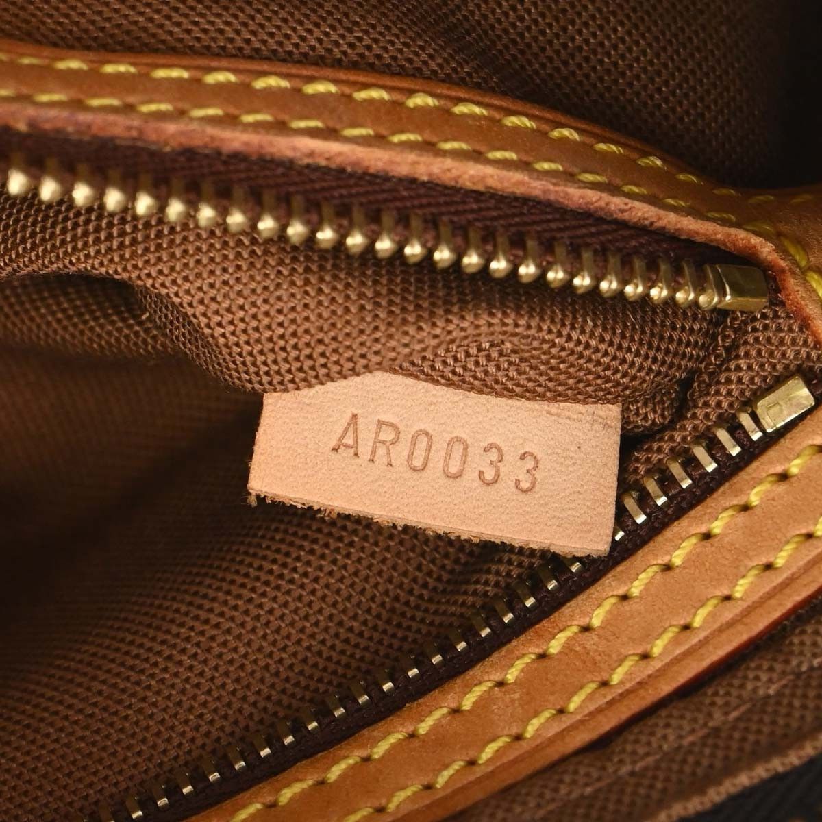 Louis Vuitton Louis Vuitton Trotteur Handbag Monogram Canvas Size ONE SIZE - 5 Thumbnail