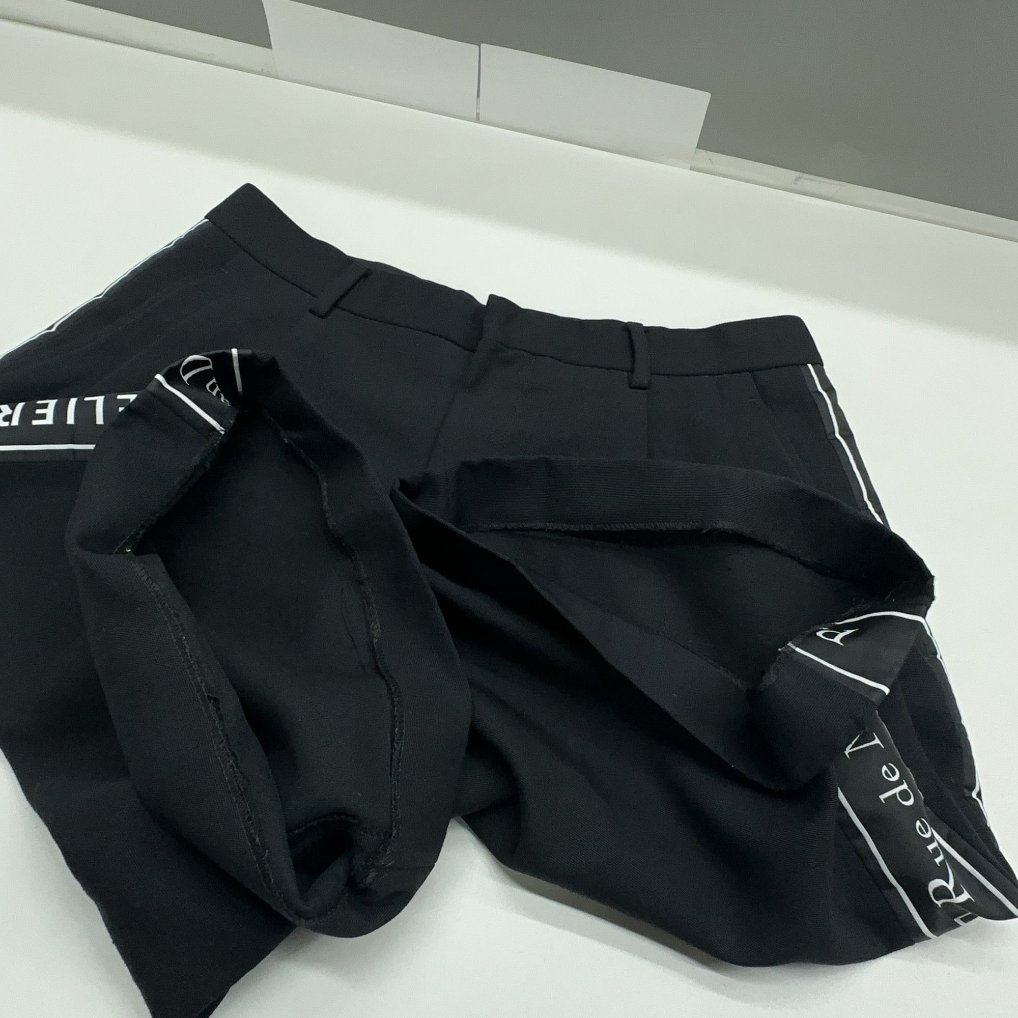 Dior Dior Logo Stripe Shorts Size 46 Size US 30 / EU 46 - 9 Thumbnail