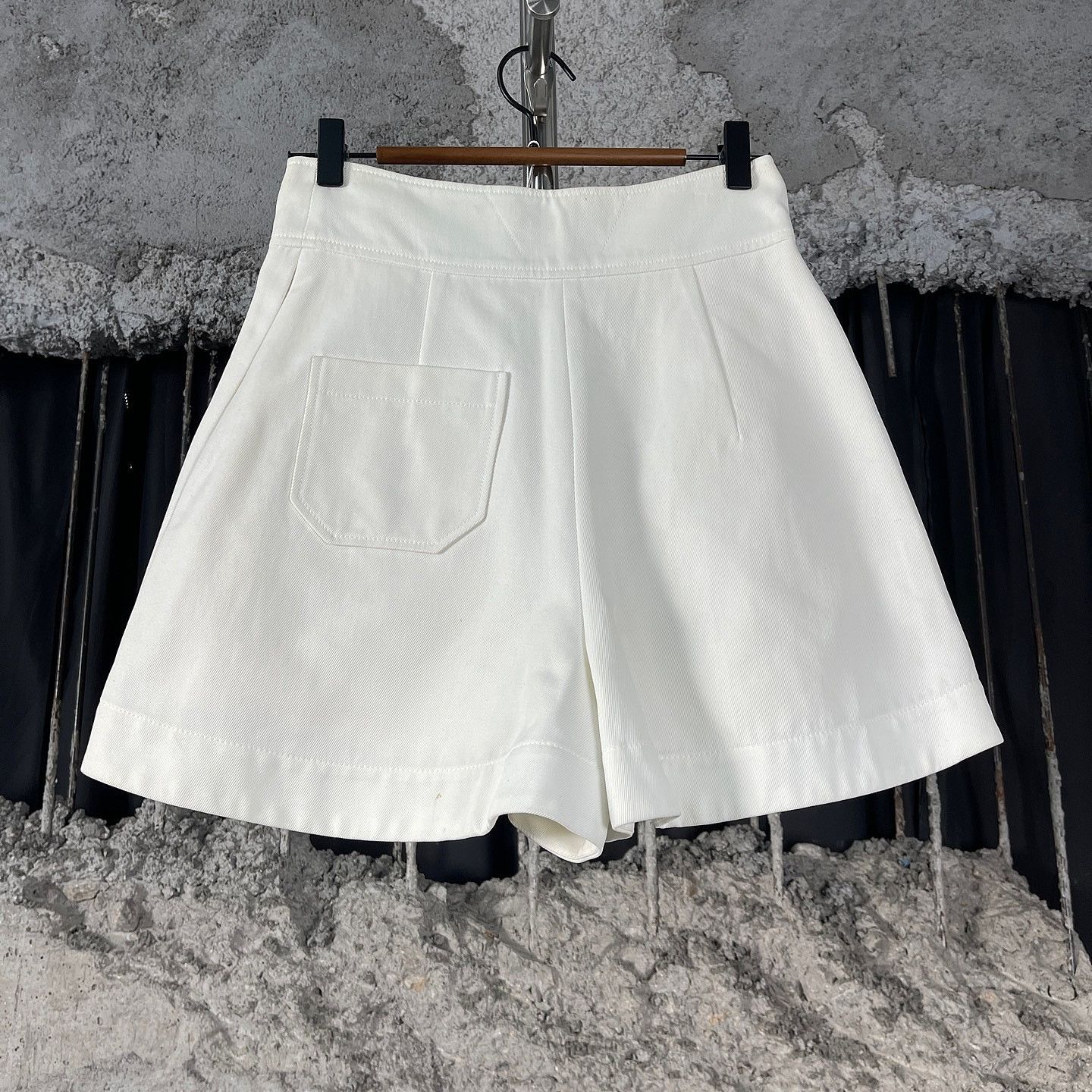 Dior Dior Cotton White Shorts Size 36 Size 26" / US 2 / IT 38 - 2 Thumbnail