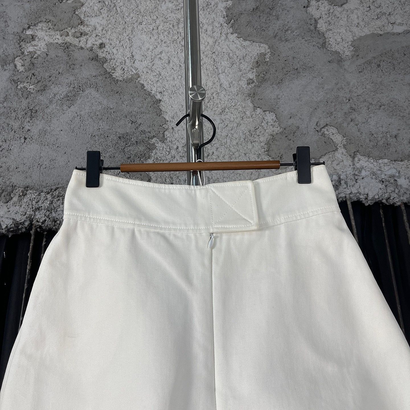 Dior Dior Cotton White Shorts Size 36 Size 26" / US 2 / IT 38 - 5 Thumbnail