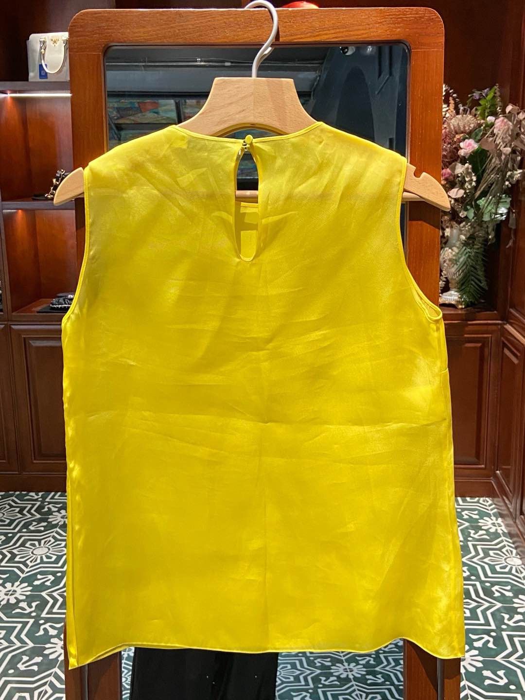 Dior Christian Dior Yellow Silk Tank Top Size 36 Size XS / US 0-2 / IT 36-38 - 2 Thumbnail