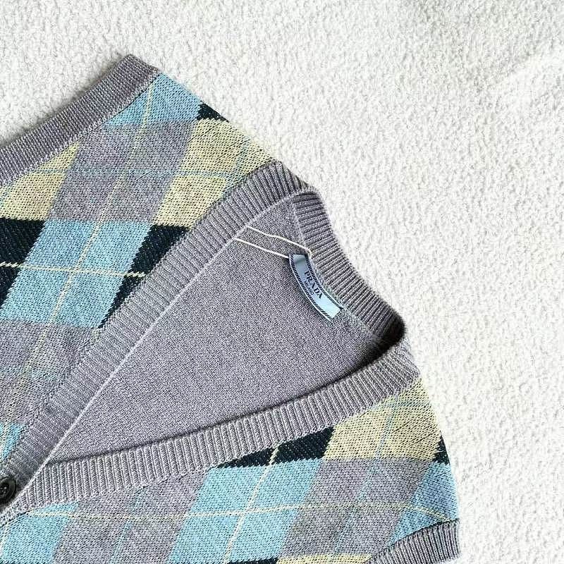 Prada Prada Argyle Knit Button Vest Size 42 Size M / US 6-8 / IT 42-44 - 3 Thumbnail