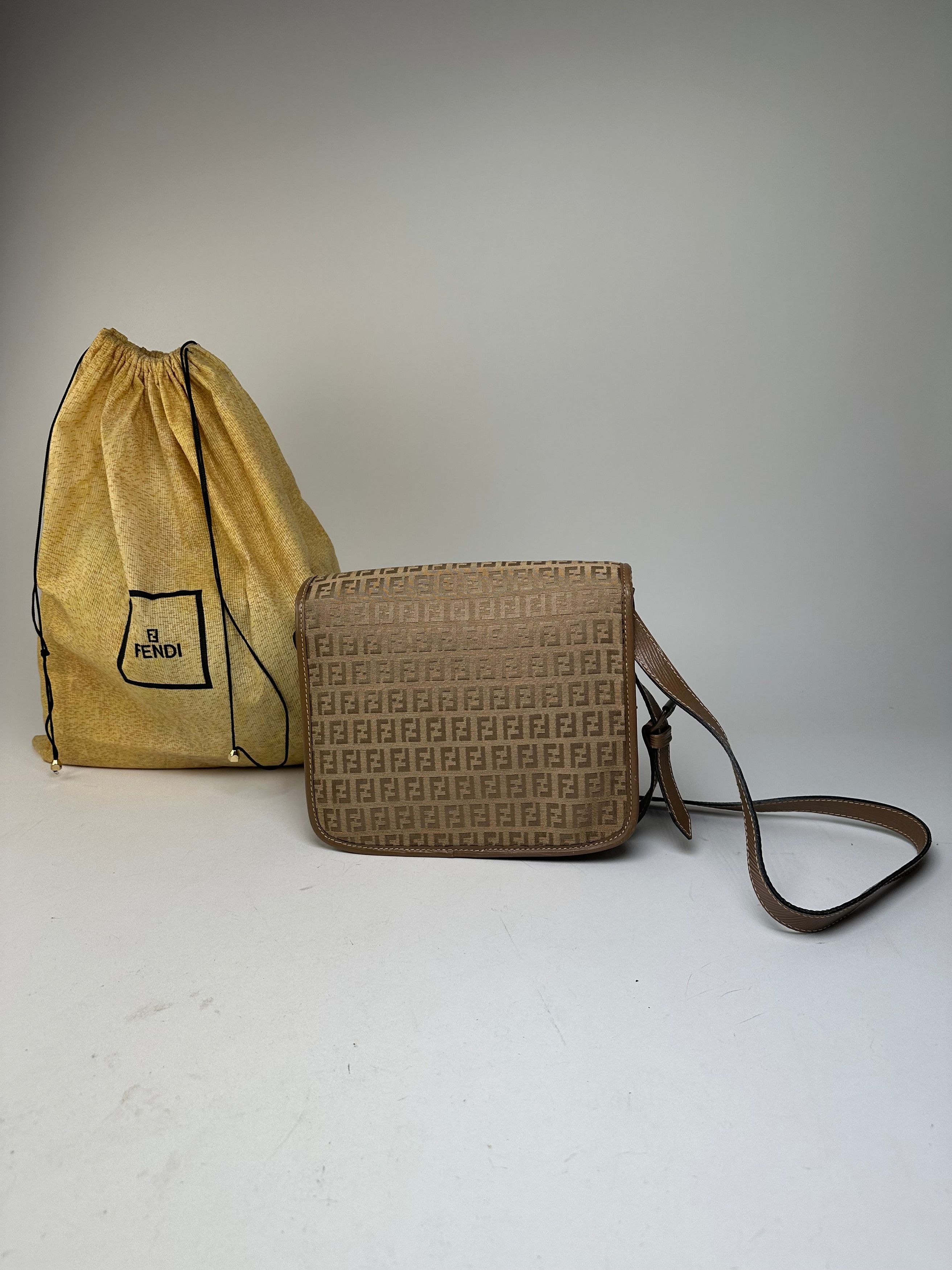 Fendi Vintage FF Monogram Leather Shoulder Bag Brown Size ONE SIZE - 2 Thumbnail